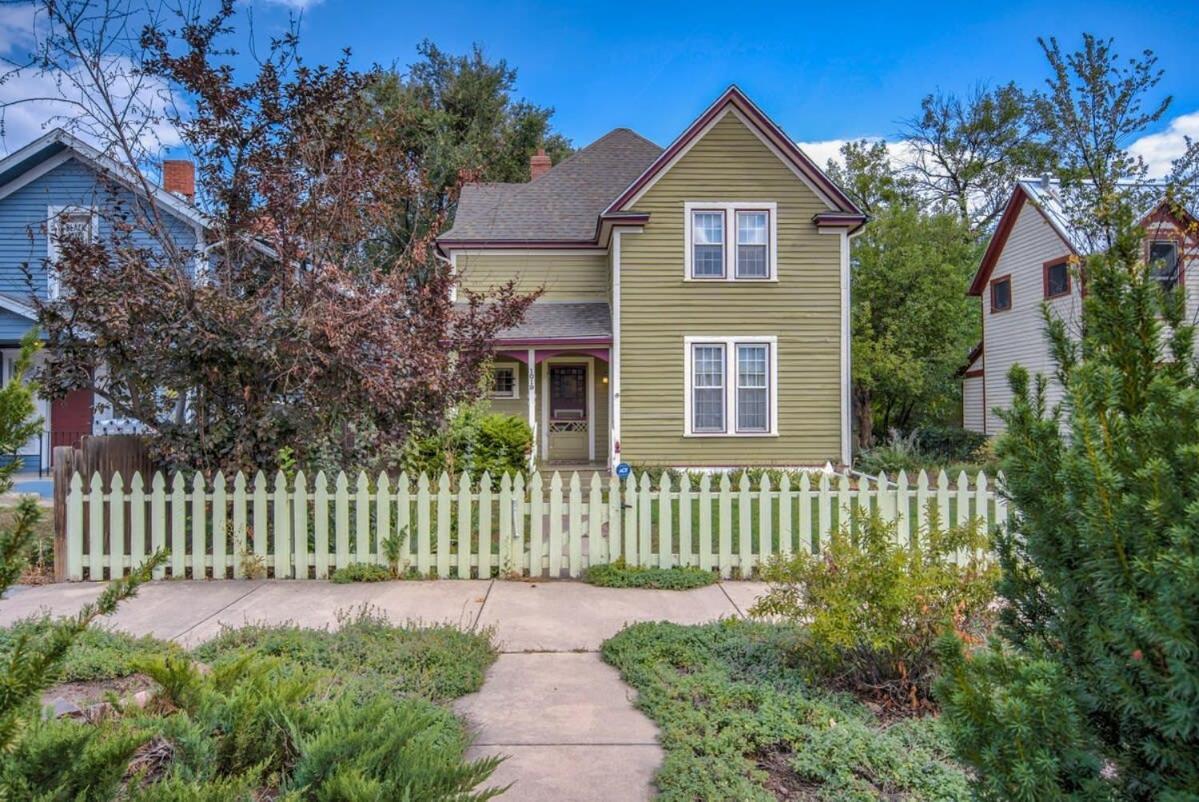 Victorian Charm With Hot Tub & Fire Pit Downtown Holiday home Colorado Springs