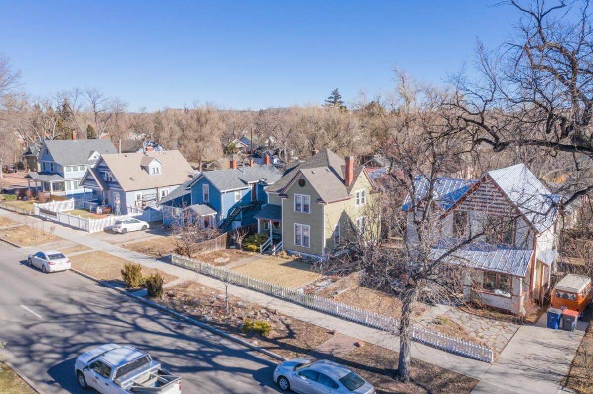Holiday home Victorian Charm With Hot Tub & Fire Pit Downtown