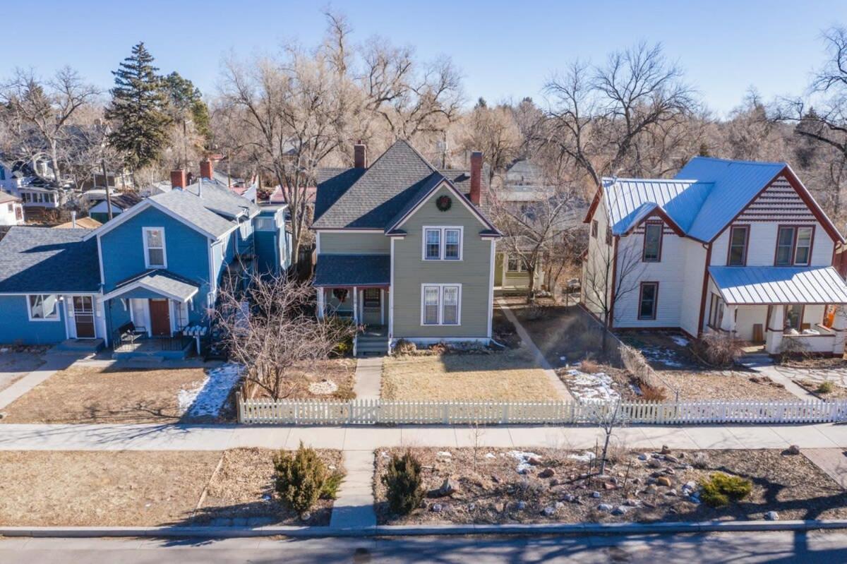 Victorian Charm With Hot Tub & Fire Pit Downtown Holiday home *