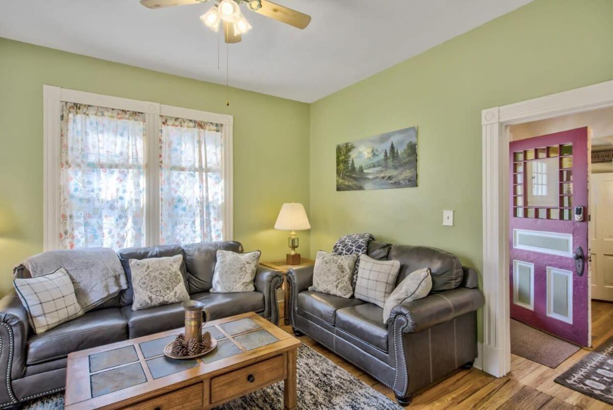 Holiday home Victorian Charm With Hot Tub & Fire Pit Downtown Colorado Springs