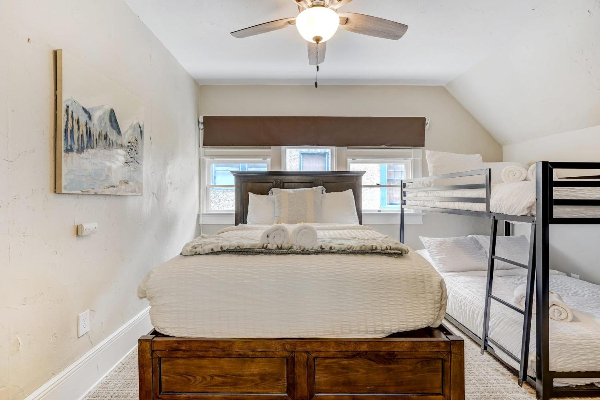 Apartment Crescent Penthouse - Downtown Hot Tub Golf Foos Colorado Springs
