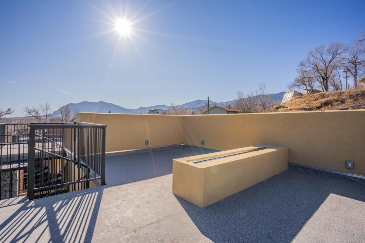 Huge Epic Views 2 Rooftop Lounges Prime Area * Colorado Springs