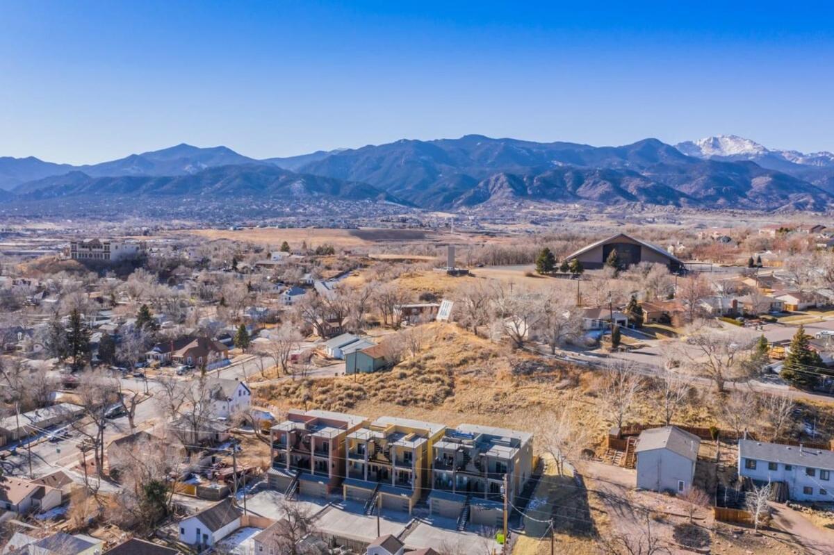 Huge Epic Views 2 Rooftop Lounges Prime Area Holiday home *