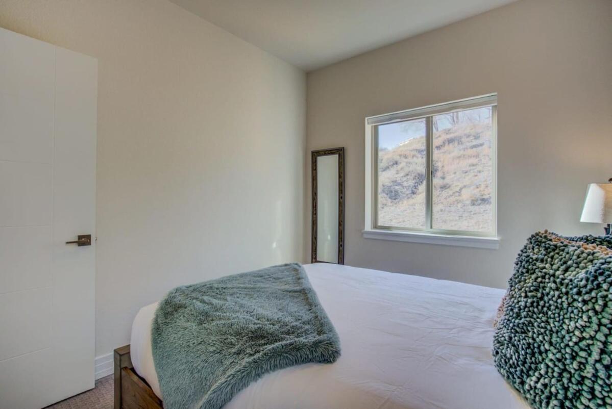 Huge Epic Views 2 Rooftop Lounges Prime Area Holiday home Colorado Springs