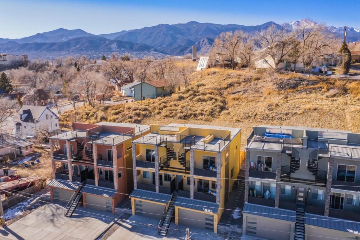 Huge Epic Views 2 Rooftop Lounges Prime Area Holiday home