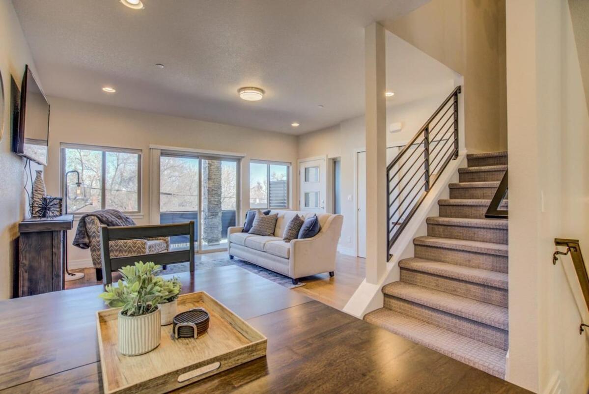 Huge Epic Views 2 Rooftop Lounges Prime Area * Colorado Springs