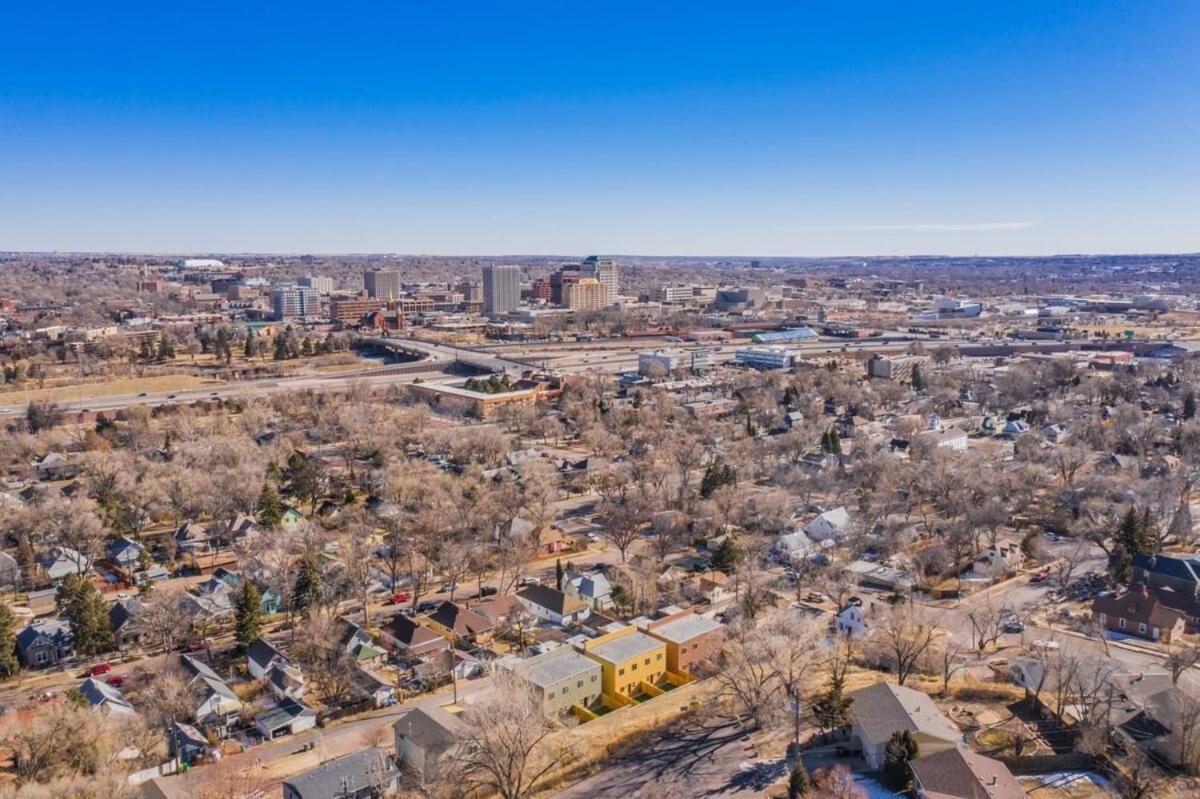 Huge Epic Views 2 Rooftop Lounges Prime Area * Colorado Springs