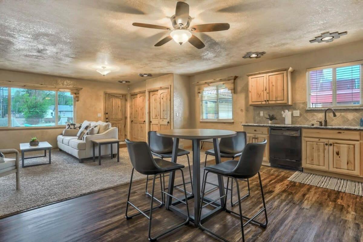 5bd Two Homes Firepit Great Family Vacation Area Holiday home *