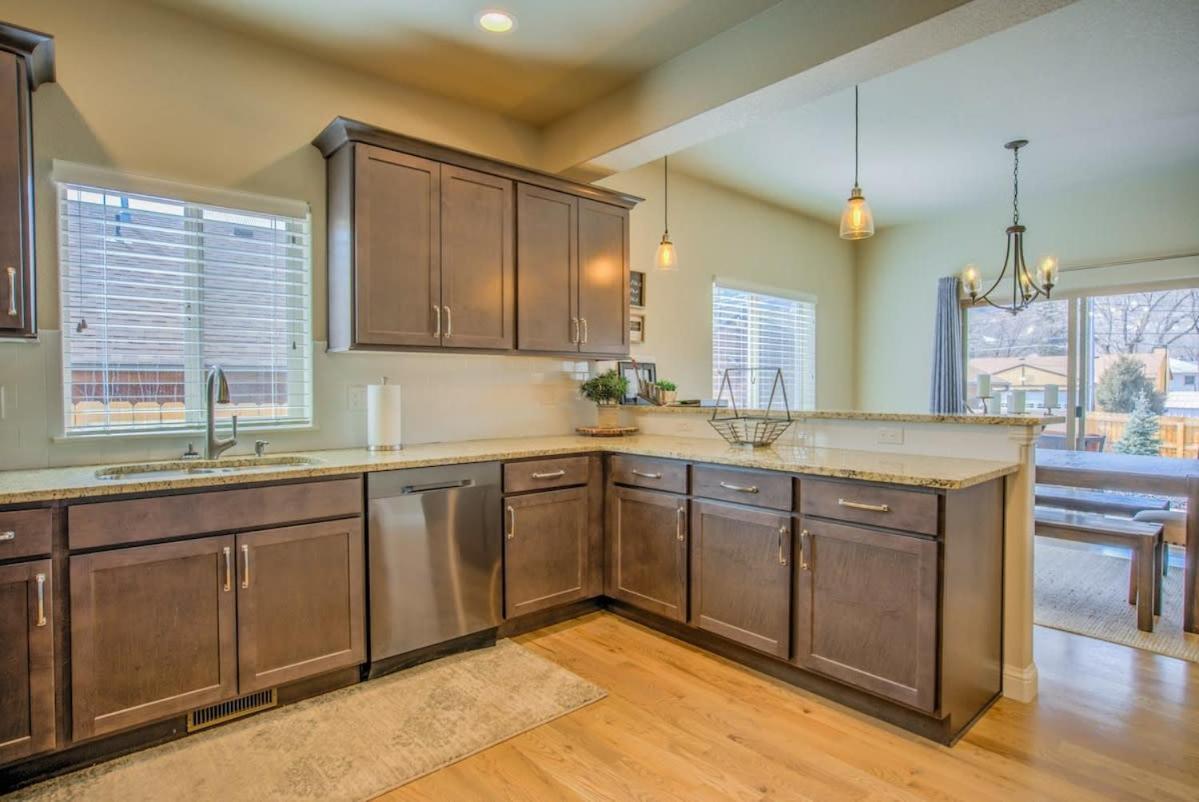 8bd Mnt Views Oasis Near Garden Of The Gods Ideal For Groups