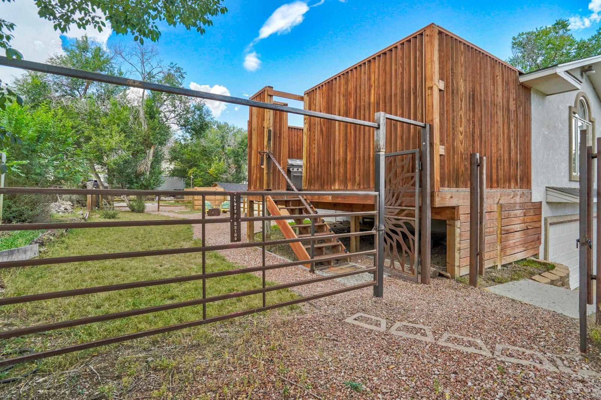 The Loft ~ Smart Tv ~ Firepit ~ Self Check-in * Colorado Springs