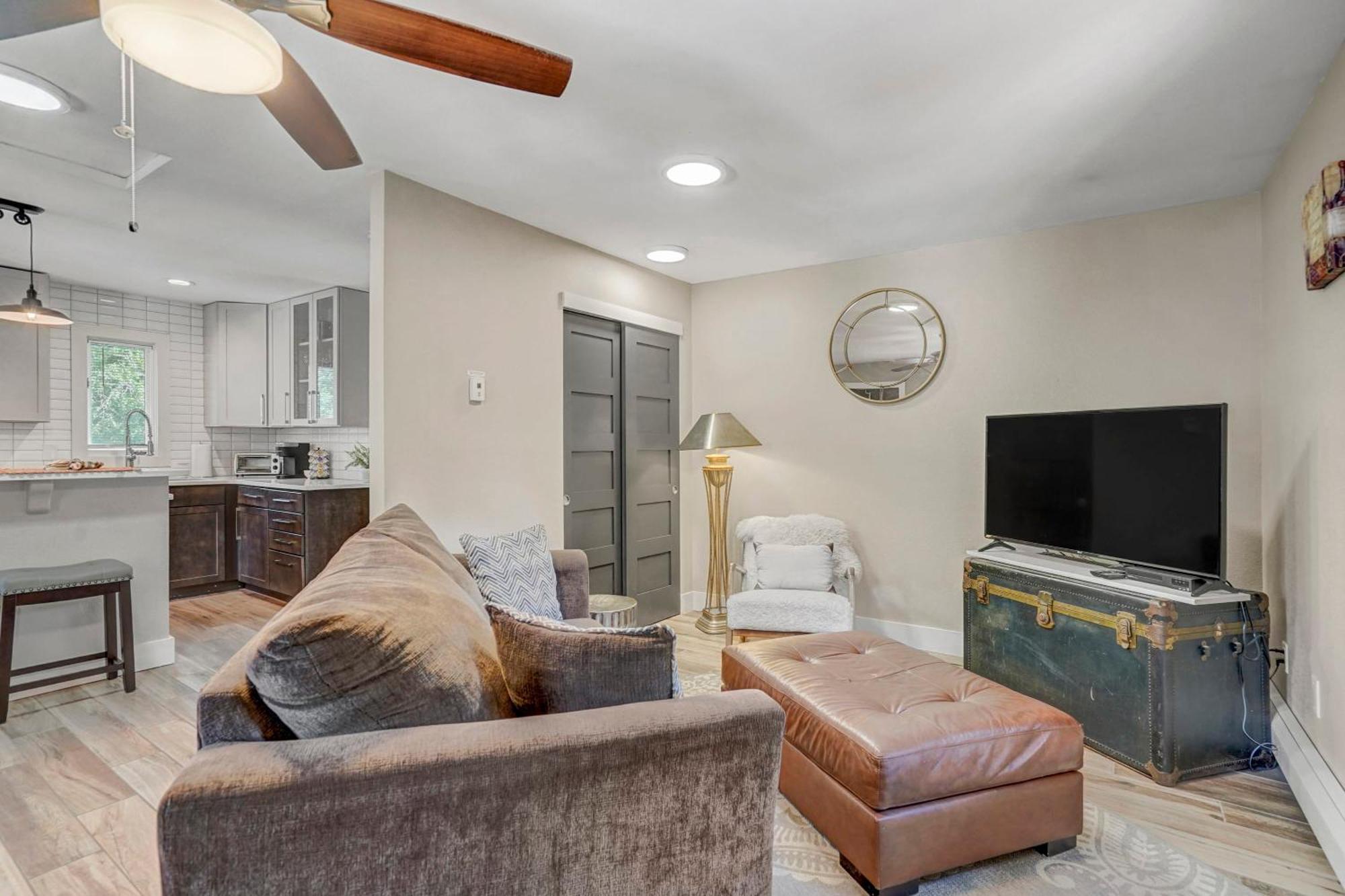 Apartment The Loft ~ Smart Tv ~ Firepit ~ Self Check-in *