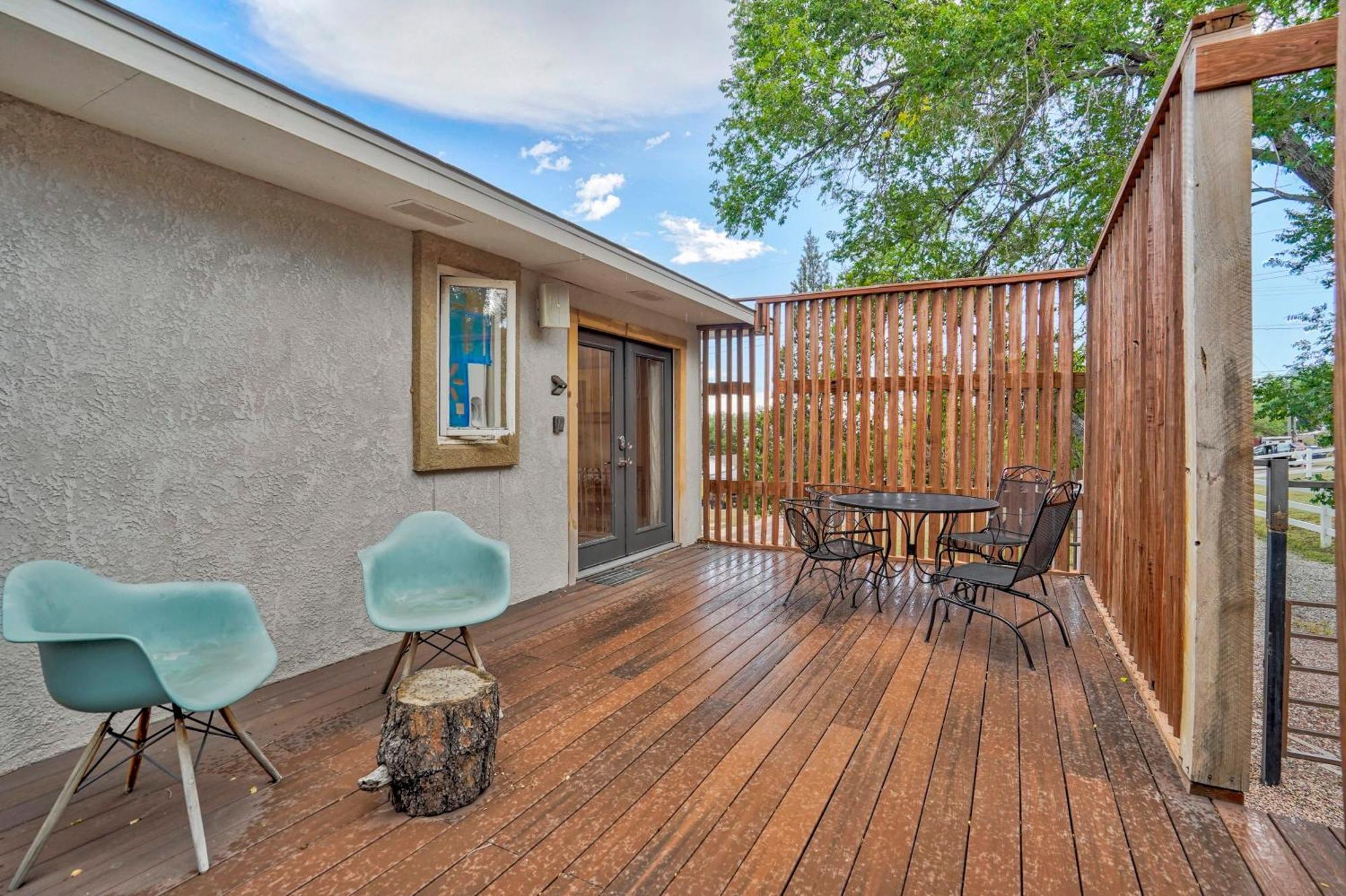 The Loft ~ Smart Tv ~ Firepit ~ Self Check-in Apartment *