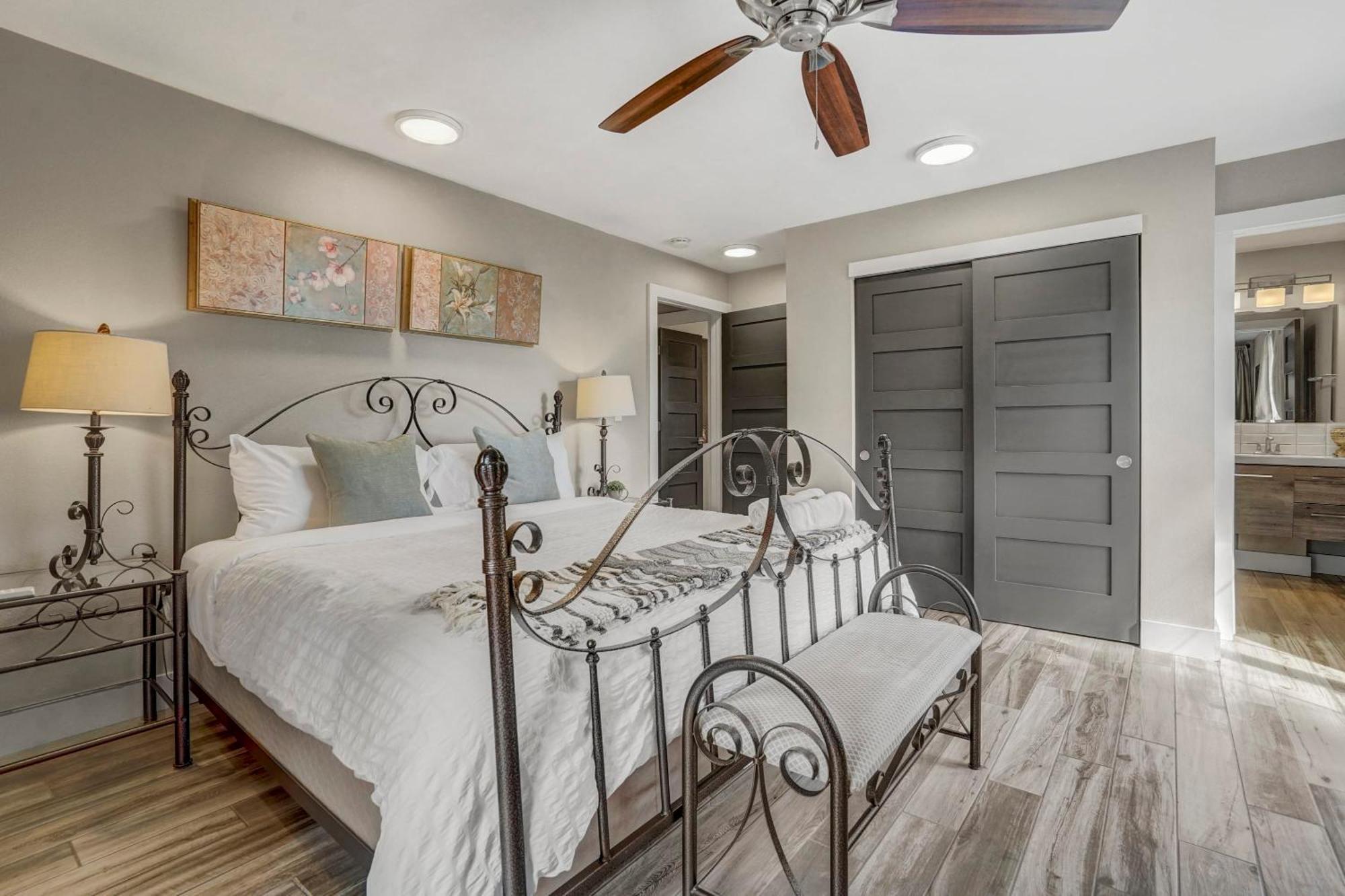 The Loft ~ Smart Tv ~ Firepit ~ Self Check-in Apartment