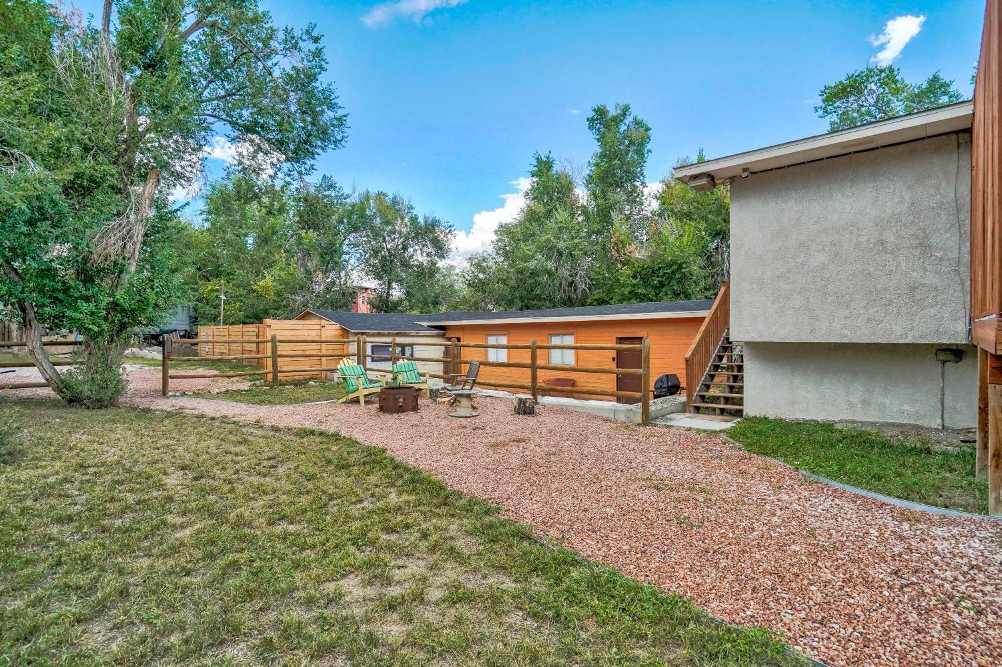 Apartment The Loft ~ Smart Tv ~ Firepit ~ Self Check-in Colorado Springs