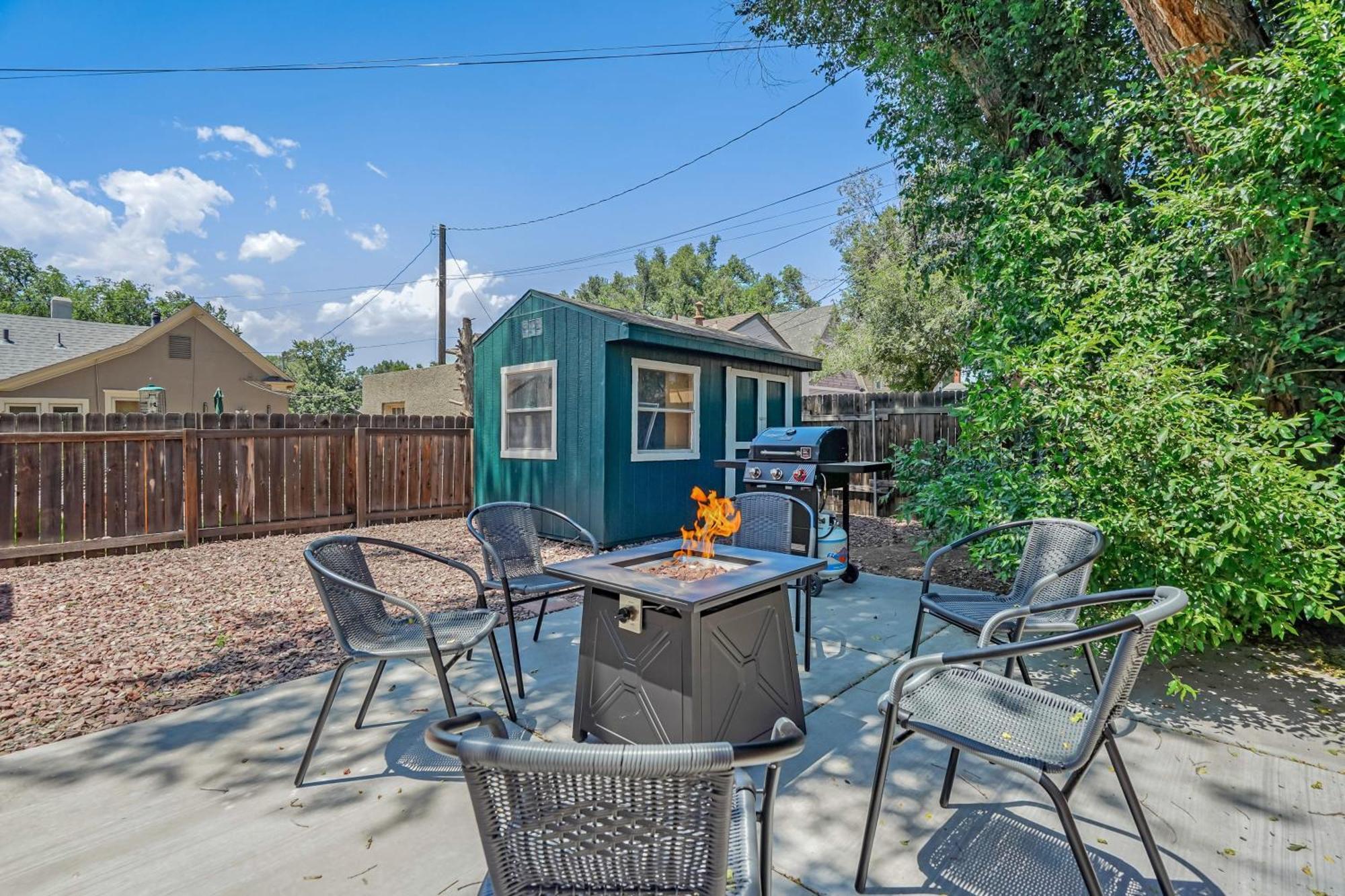 Neighborly Heights - Downtown King Bbq Fire Pit *