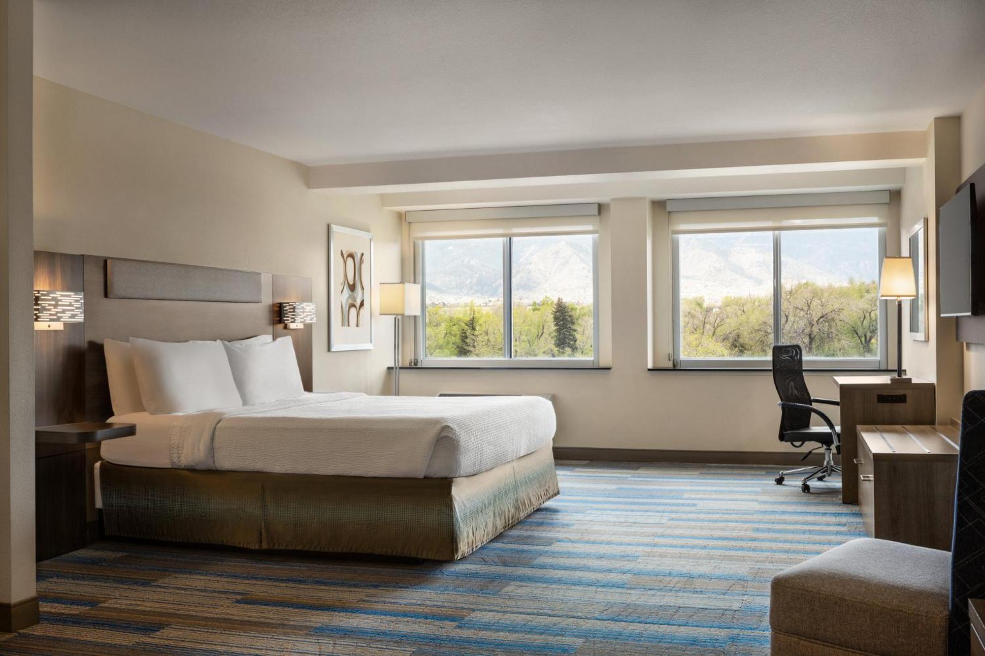 Hotel Express & By Ihg 2*