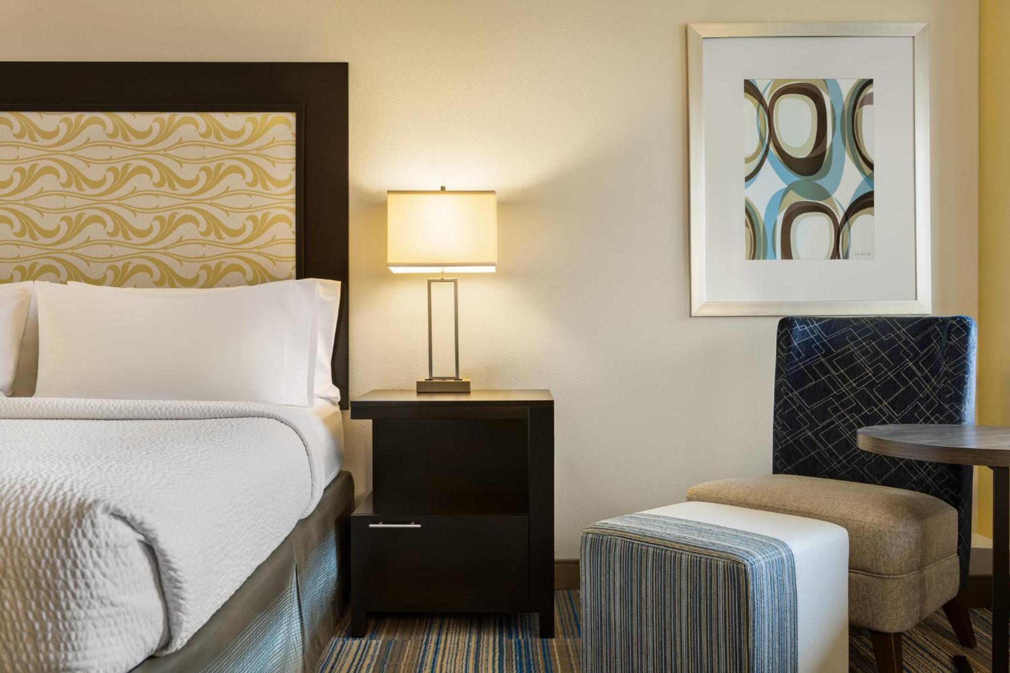 Hotel Express & By Ihg 2*