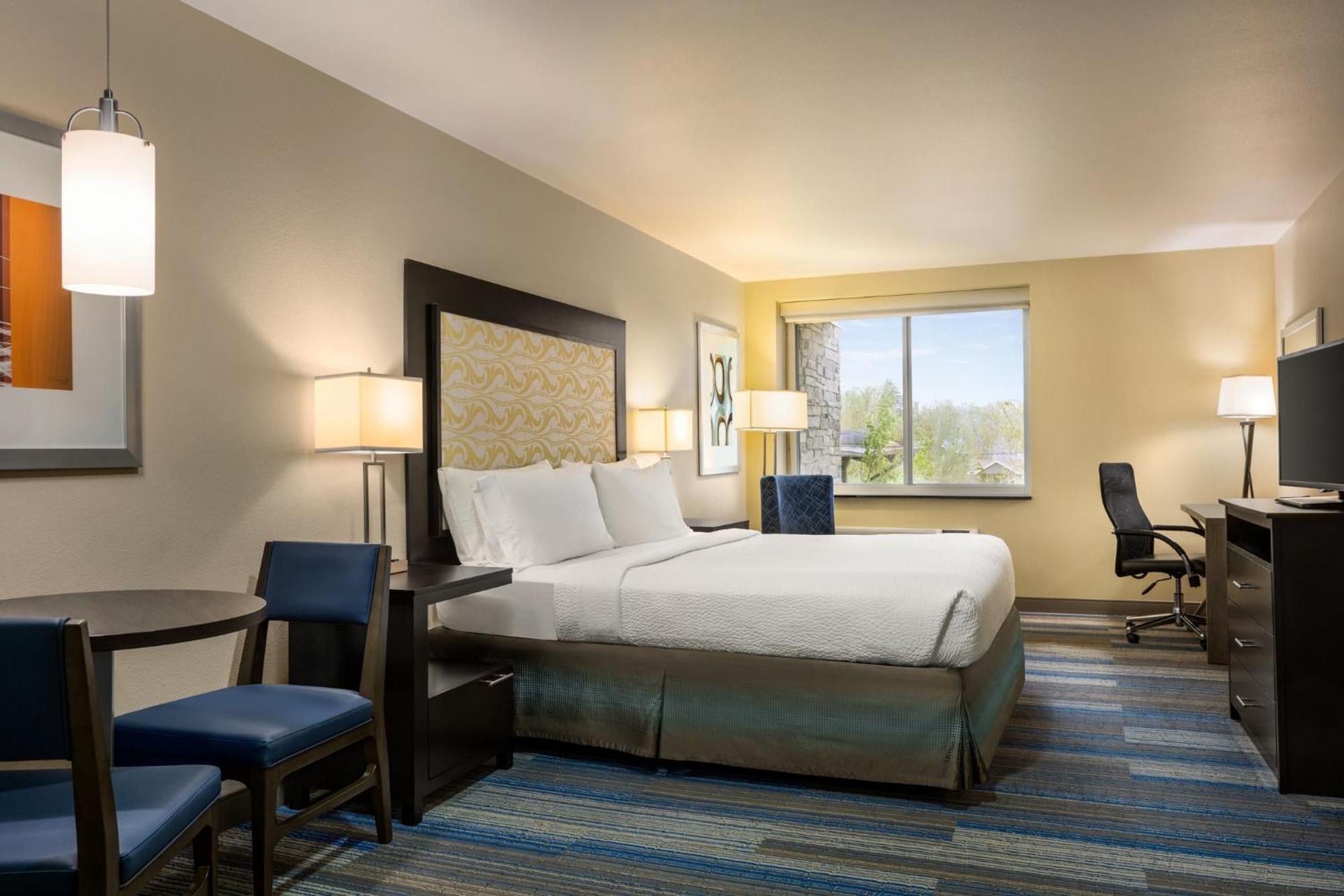 Hotel Express & By Ihg