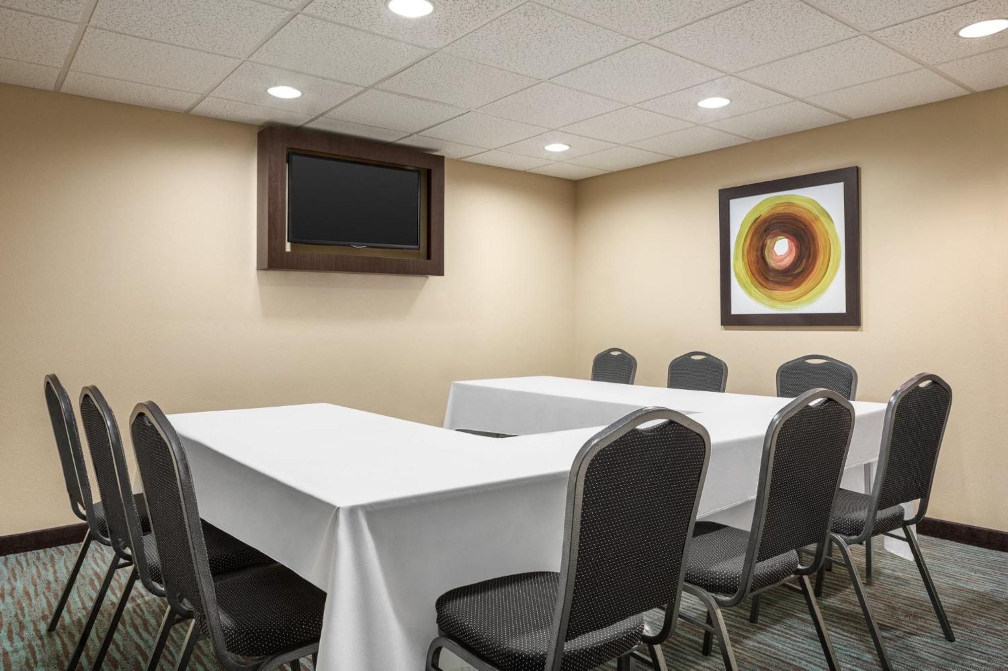 Hotel Express & By Ihg 2*