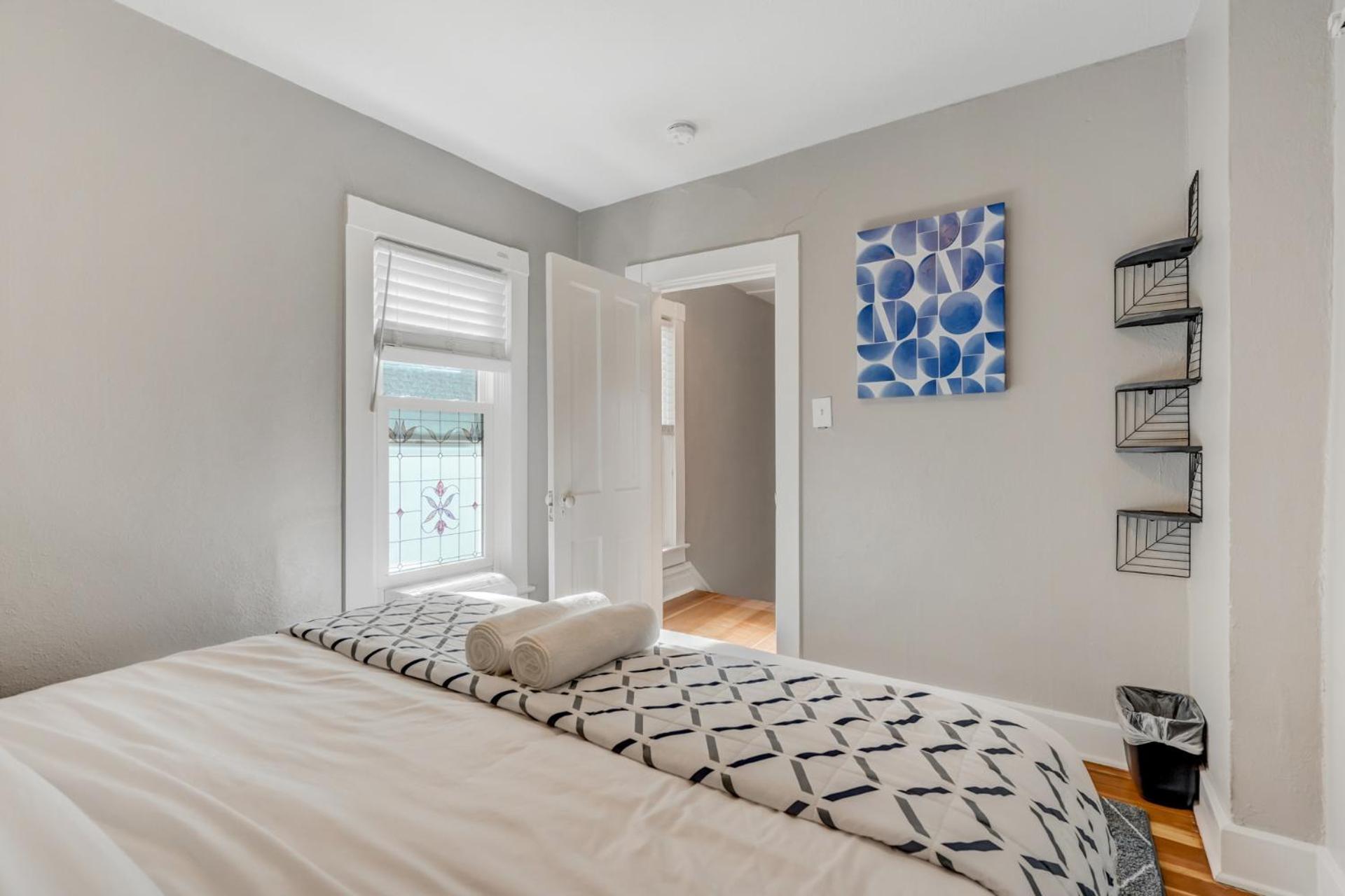 Holiday home Downtown Getaway - Balcony - King Beds