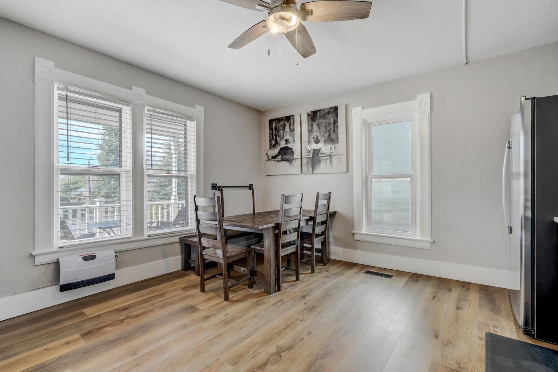 Downtown Getaway - Balcony - King Beds Holiday home