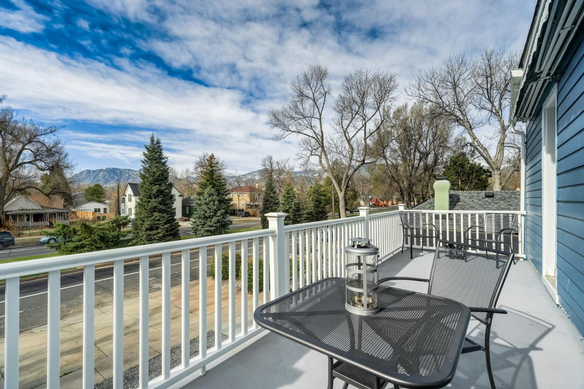 Downtown Getaway - Balcony - King Beds Holiday home Colorado Springs