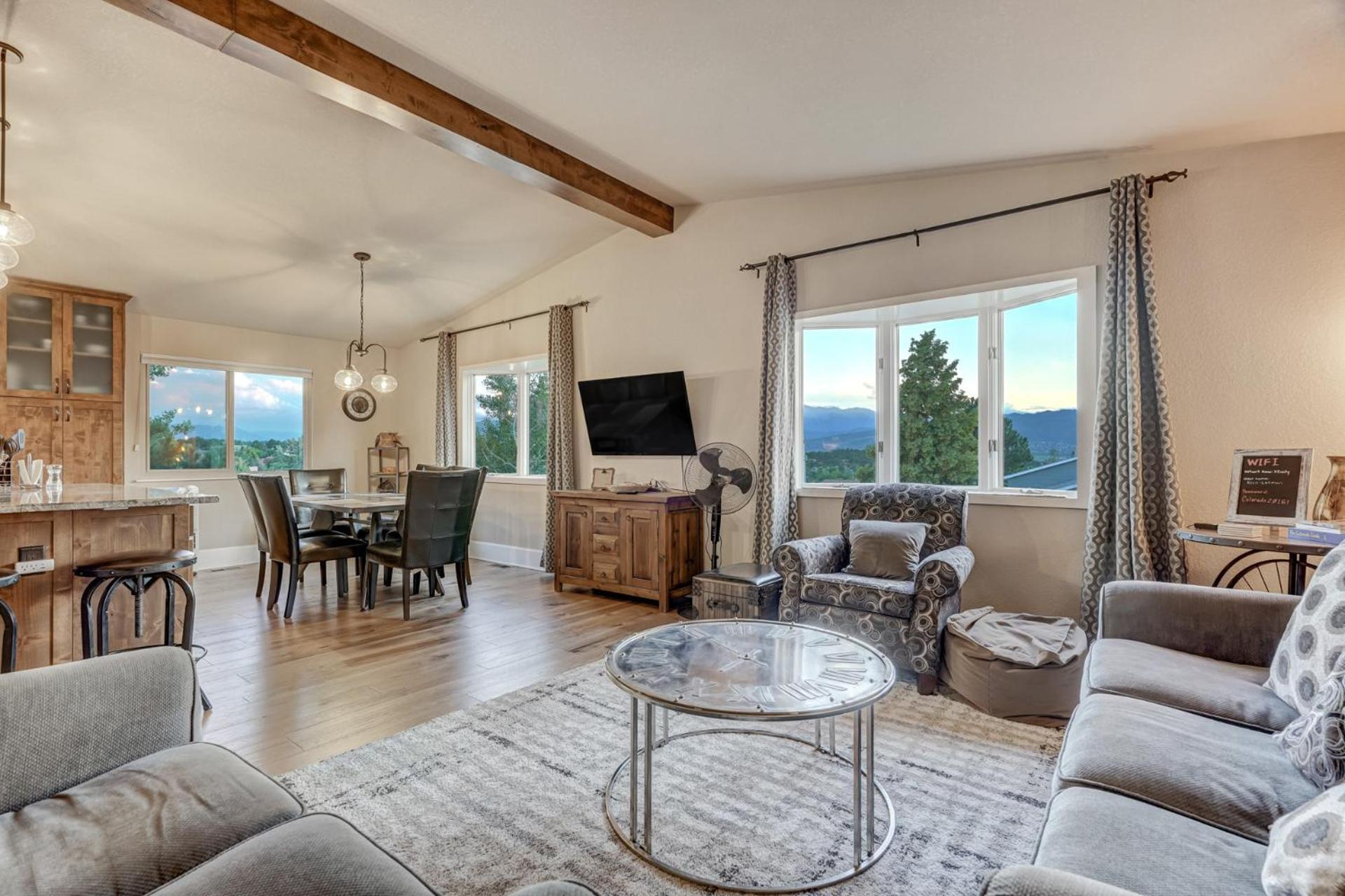 Colorado Retreat-king-pikes Peak View-foosball Holiday home