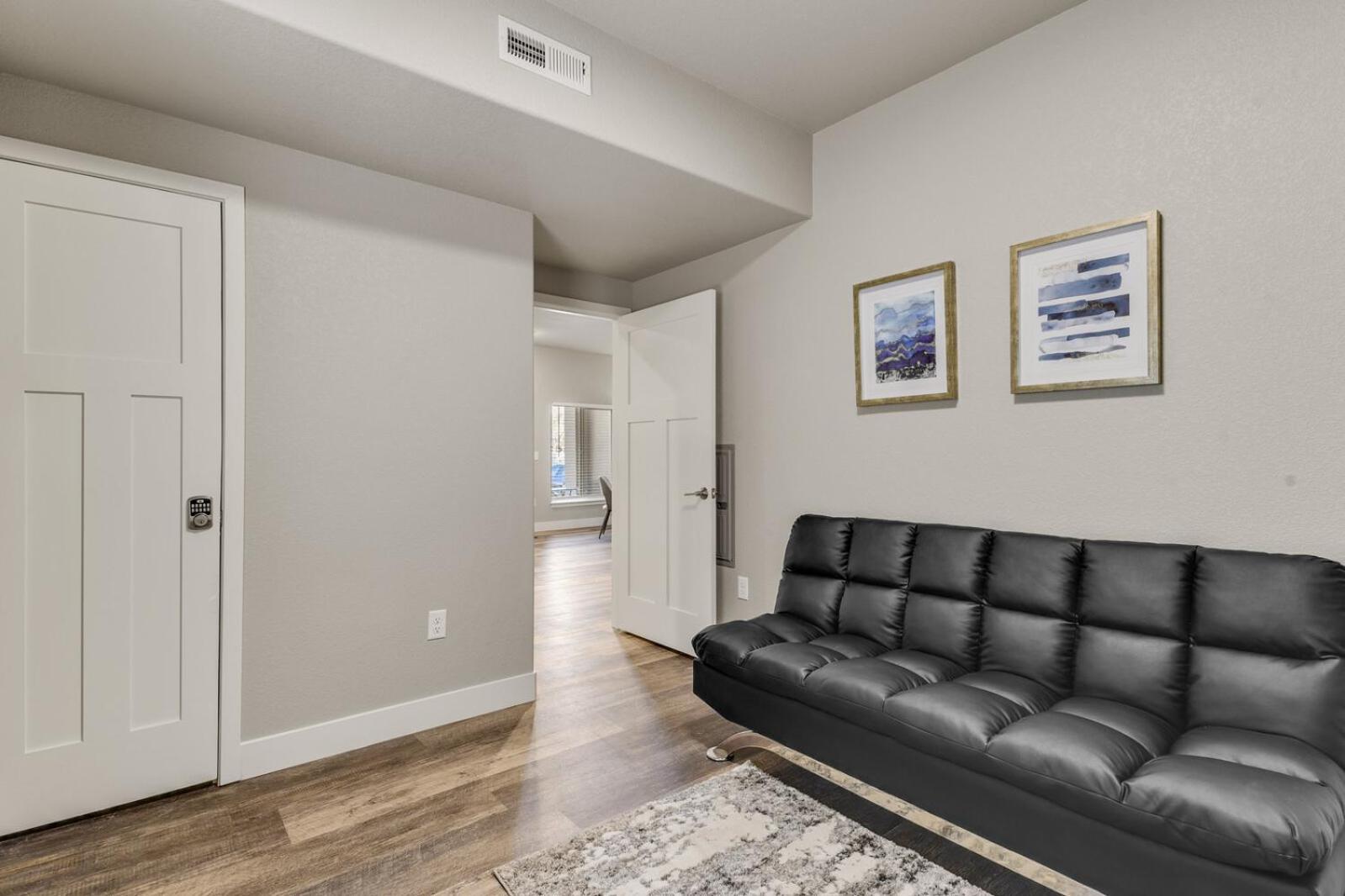 New Upstairs With Covered Deck-pet Friendly Holiday home *