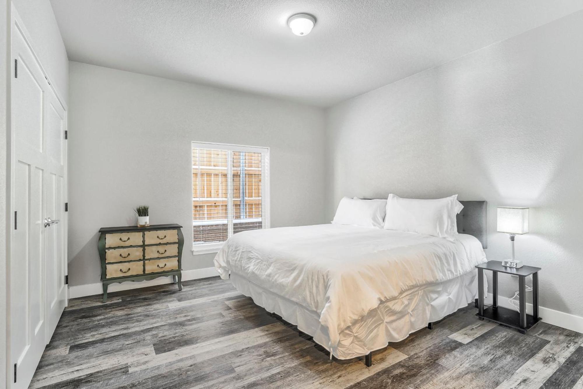 Ground Floor Condo-mins To Downtown-pet Friendly * Colorado Springs