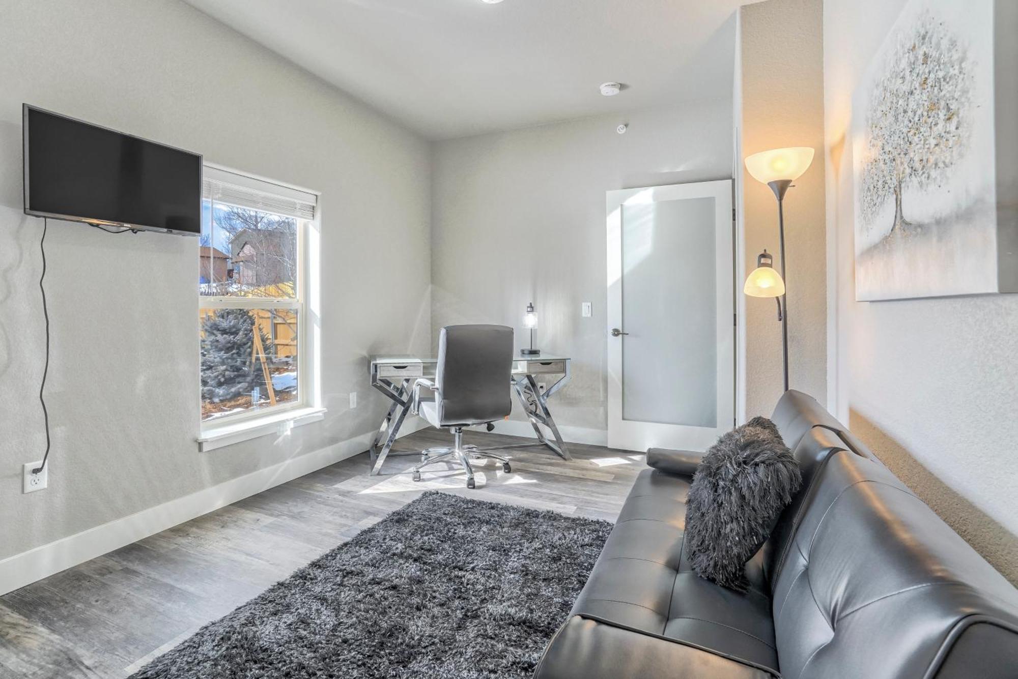 Ground Floor Condo-mins To Downtown-pet Friendly Holiday home Colorado Springs