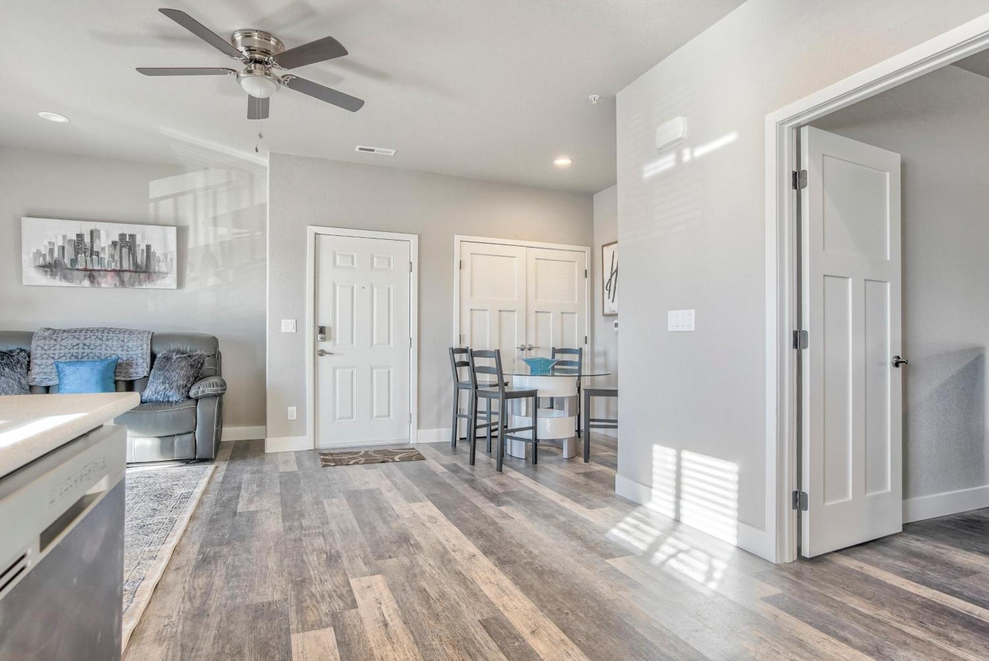 New Upstairs With Covered Deck-pet Friendly