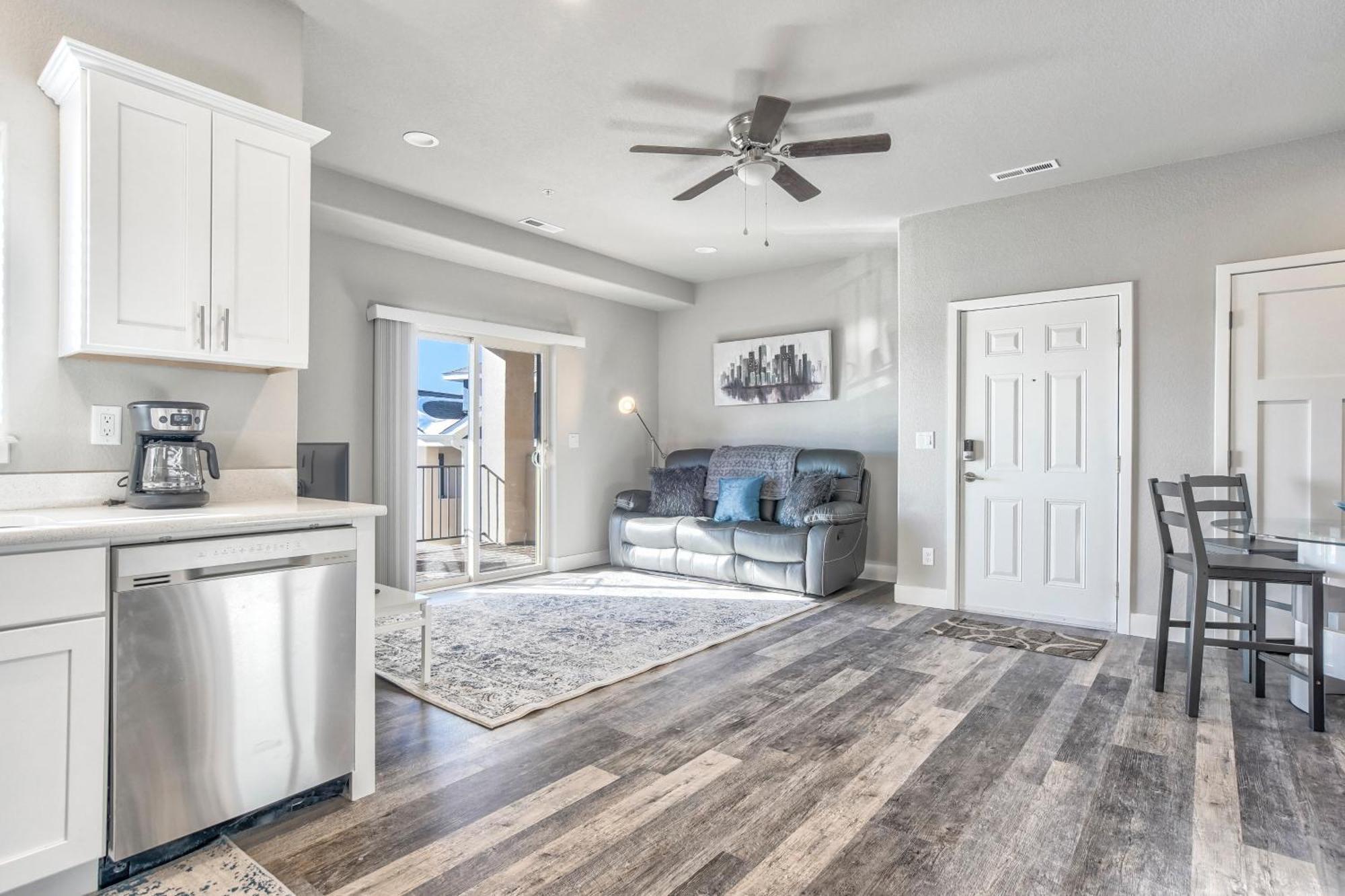 New Upstairs With Covered Deck-pet Friendly *