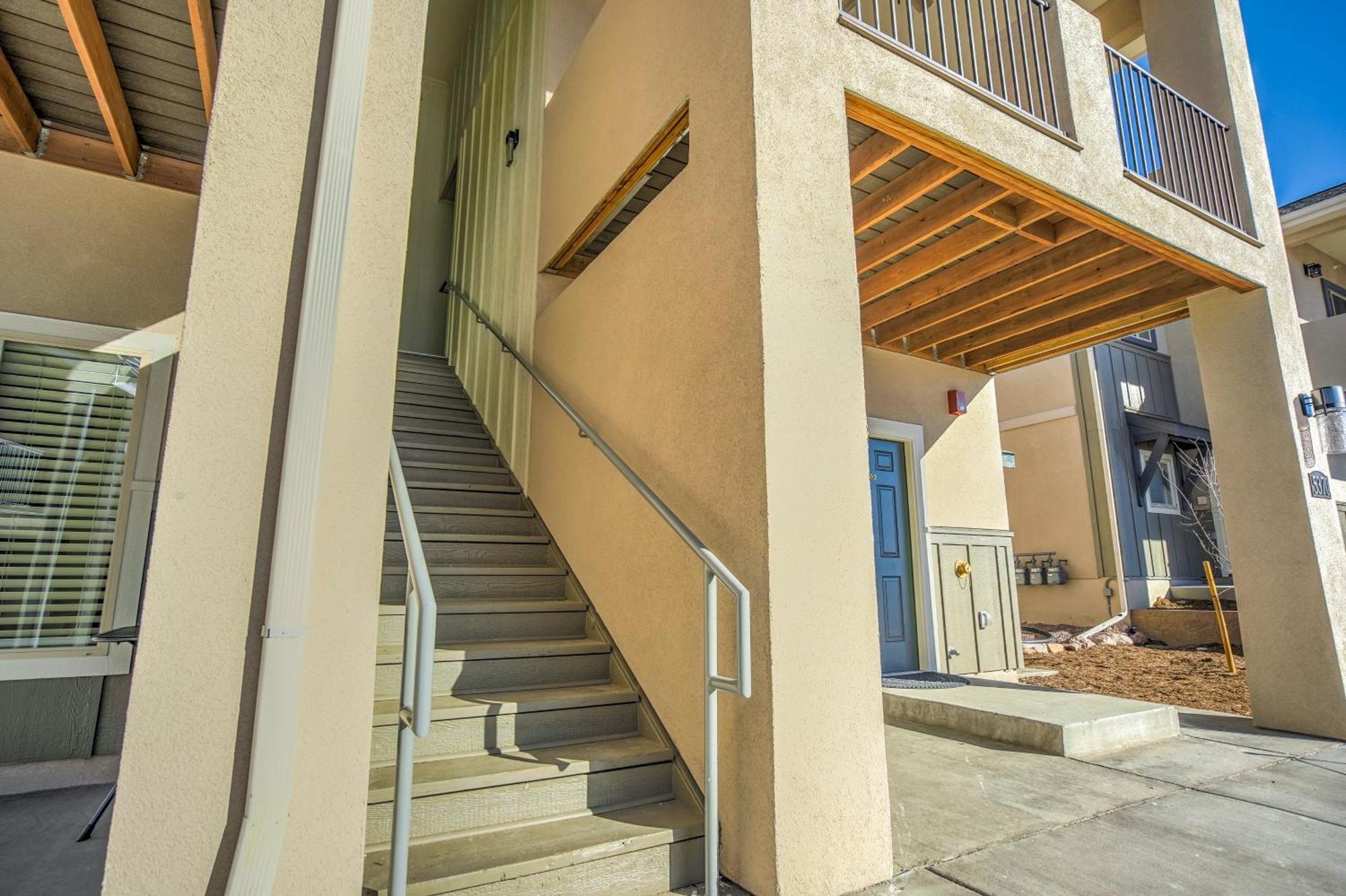 New Upstairs With Covered Deck-pet Friendly * Colorado Springs
