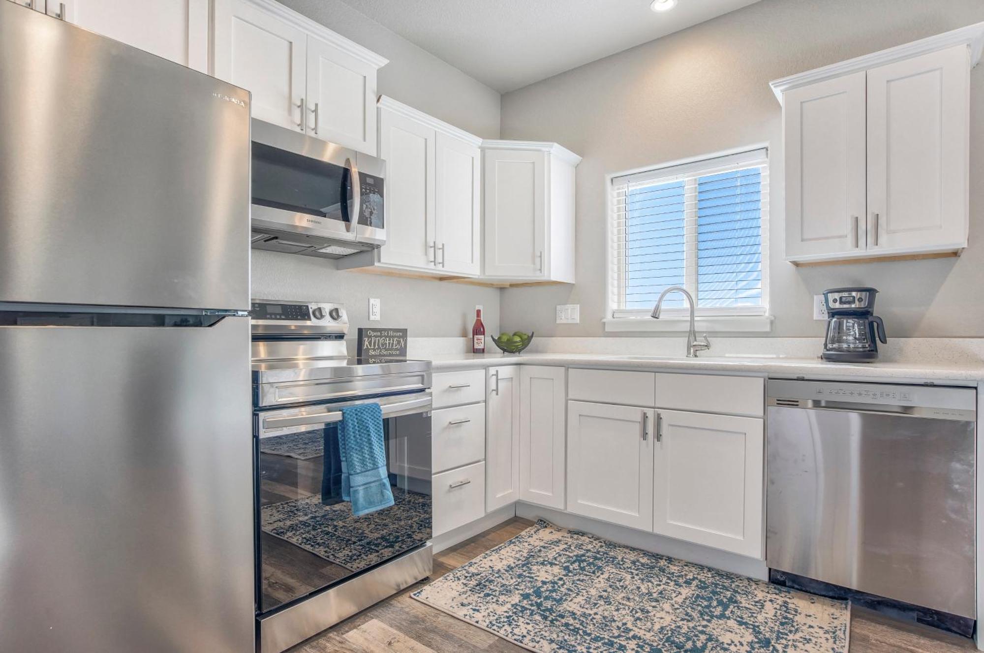 Holiday home New Upstairs With Covered Deck-pet Friendly