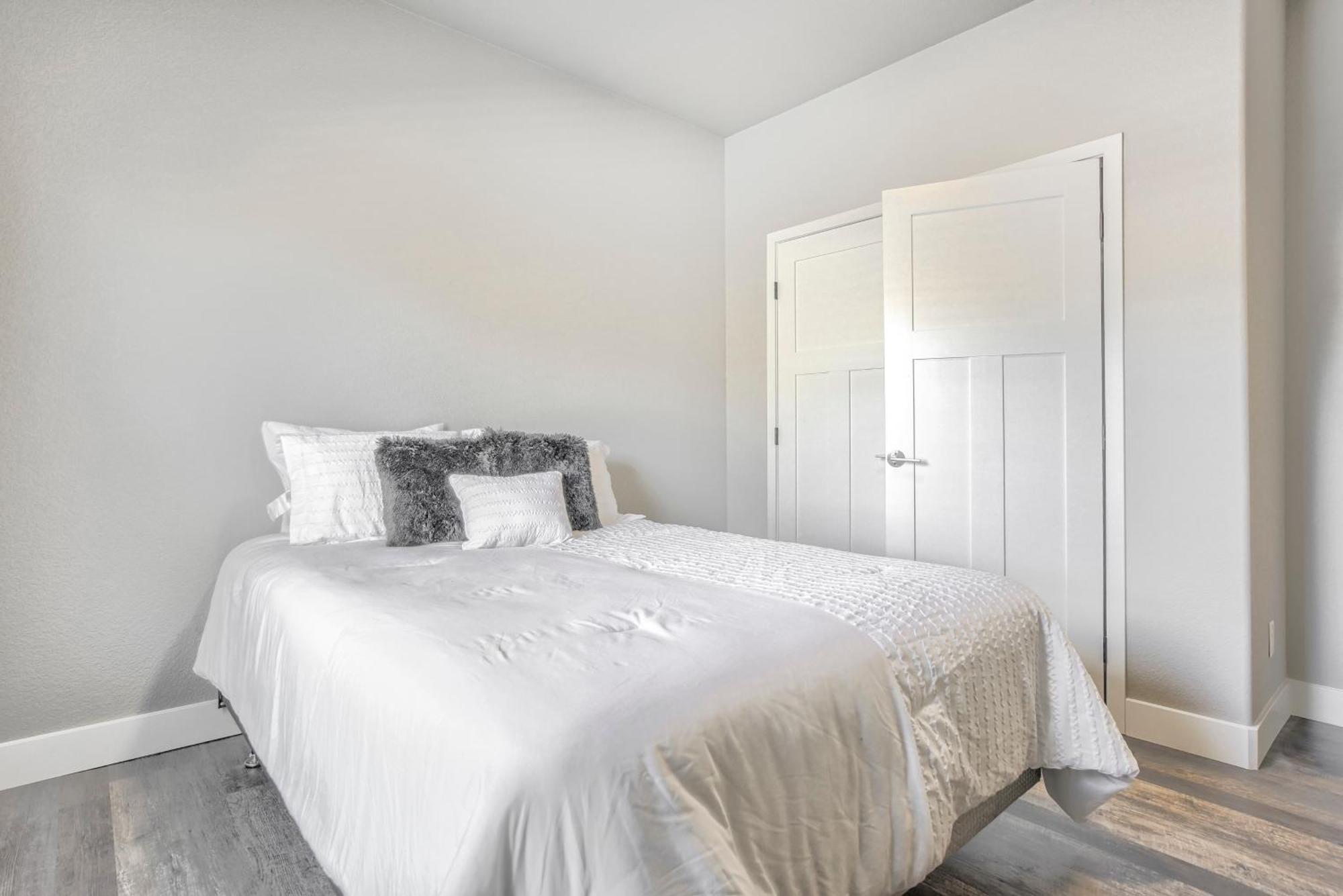 New Upper Condo-covered Deck-pet Friendly Holiday home Colorado Springs
