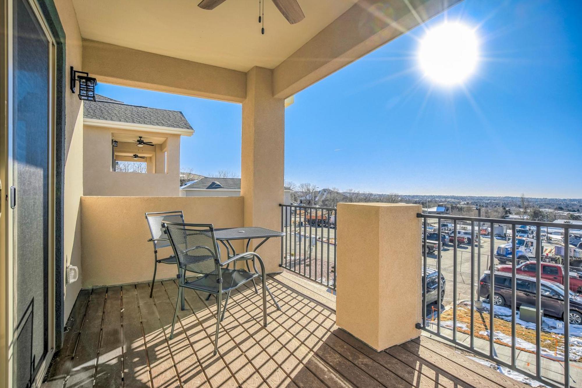 New Upper Condo-covered Deck-pet Friendly