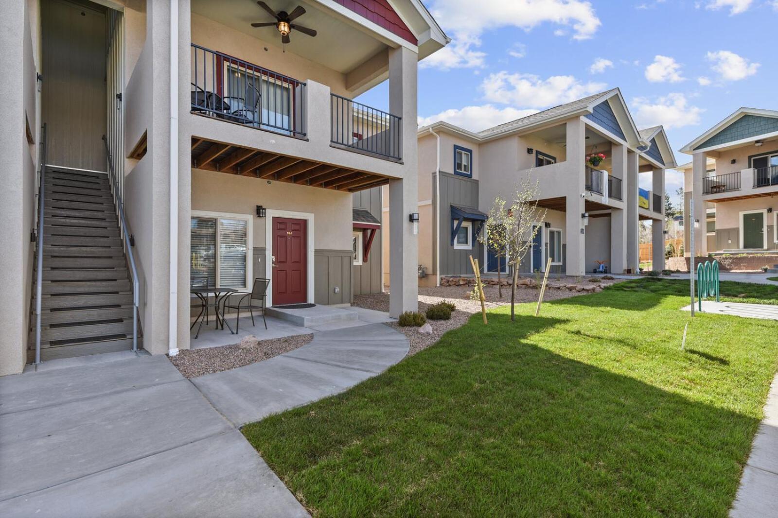 New Upper Condo-covered Deck-pet Friendly Holiday home