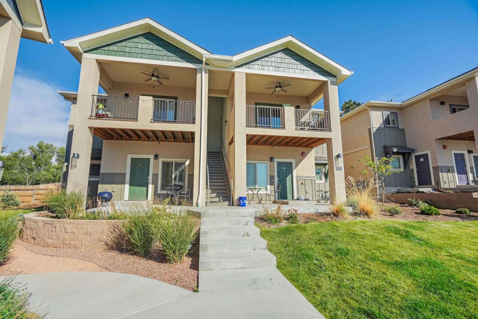 New Upper Condo-covered Deck-pet Friendly Colorado Springs