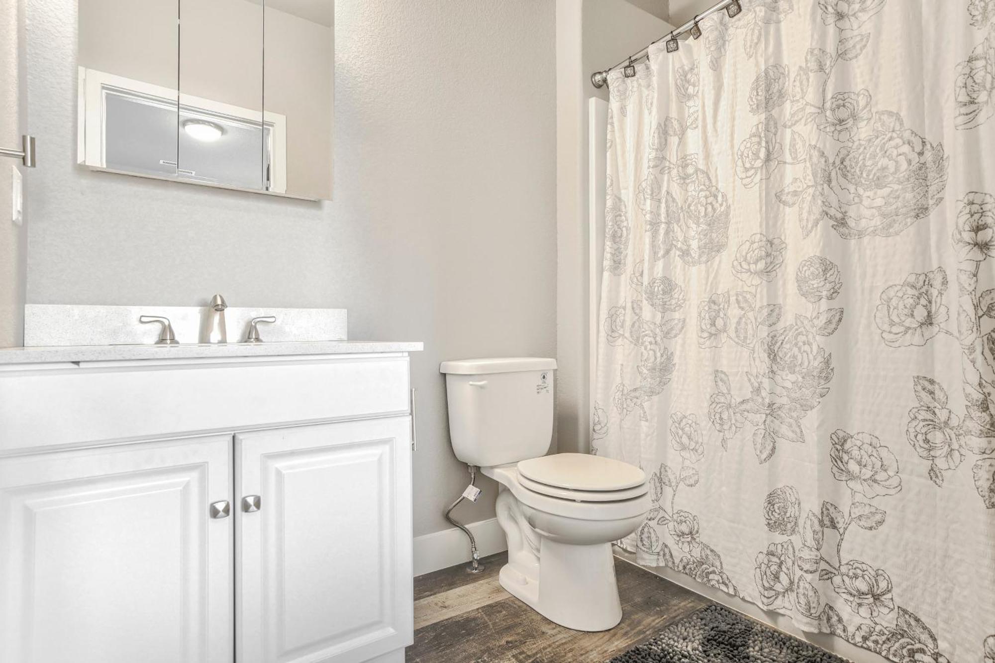 Holiday home New Upper With Deck-pet Friendly-usafa
