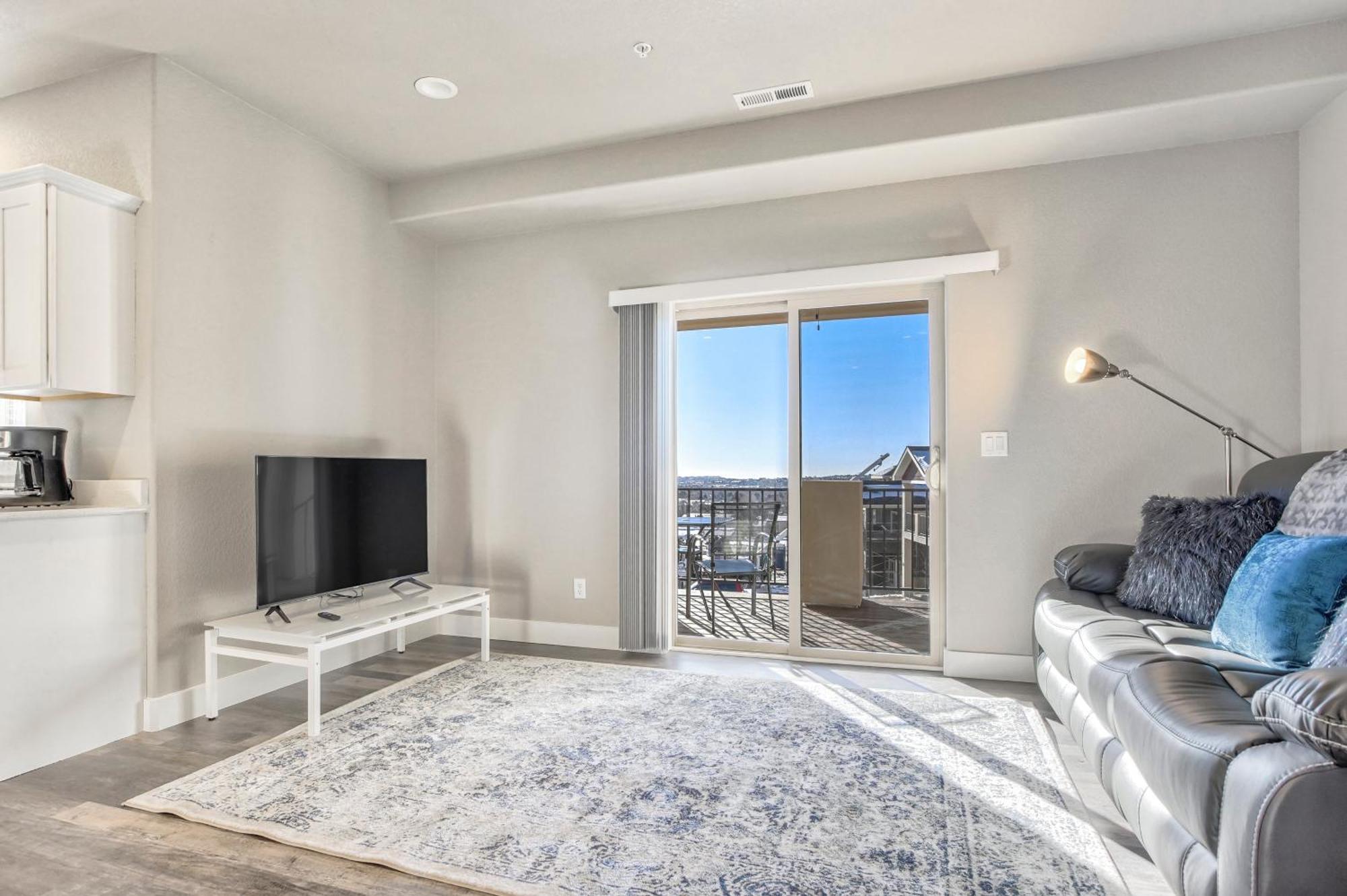 New Upper With Deck-pet Friendly-usafa Colorado Springs