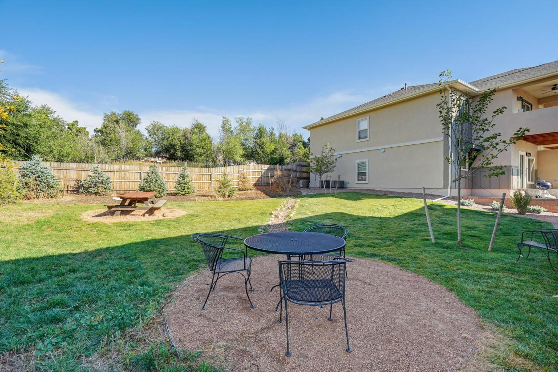 New Upper Condo-covered Deck-pet Friendly Holiday home *