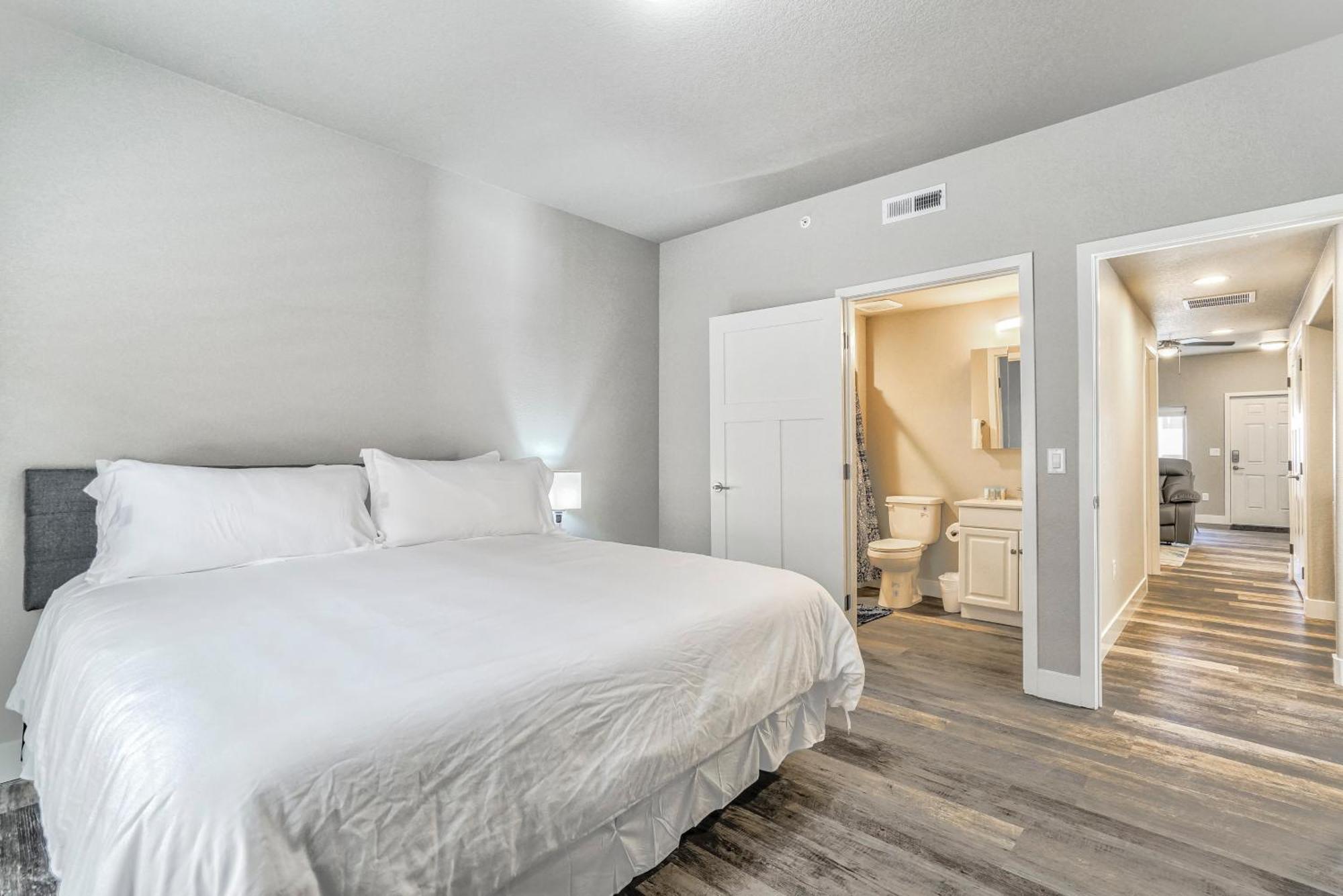 New Lower Condo-mins To Downtown-pet Friendly * Colorado Springs