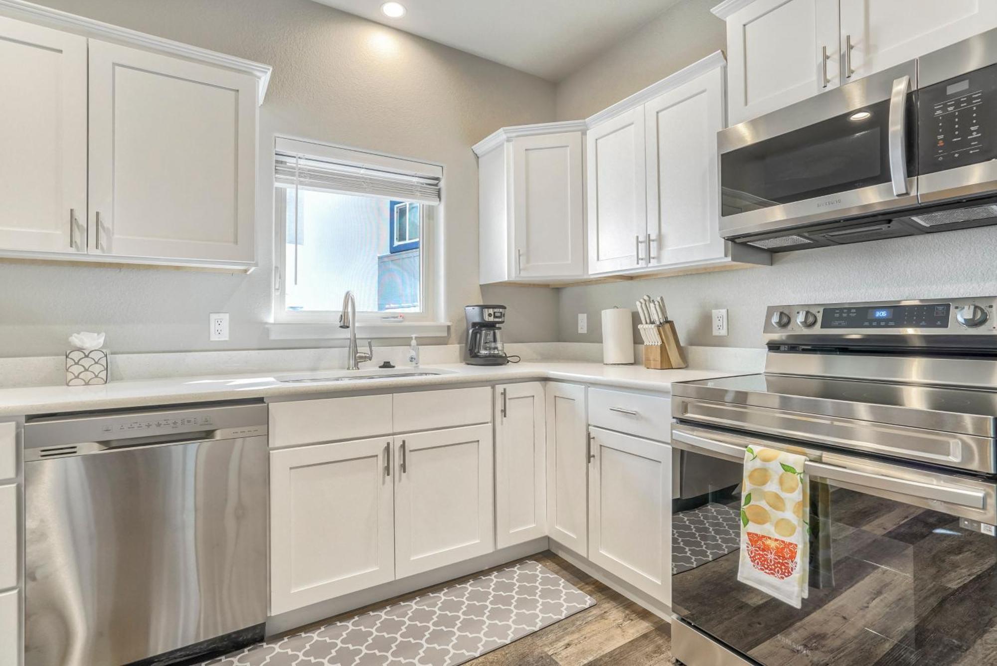 New Lower Condo-mins To Downtown-pet Friendly * Colorado Springs