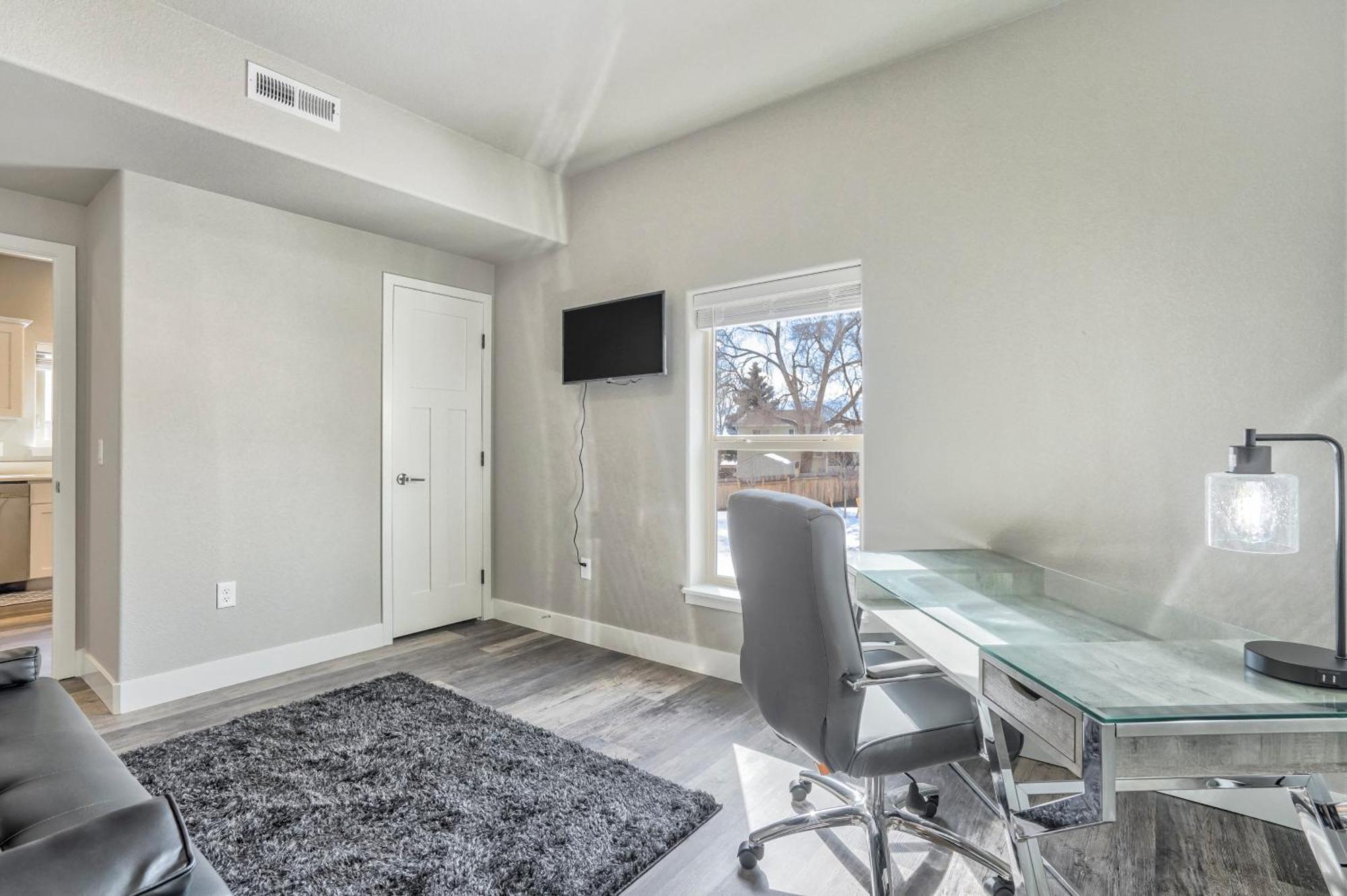 New Lower Condo-mins To Downtown-pet Friendly Holiday home Colorado Springs