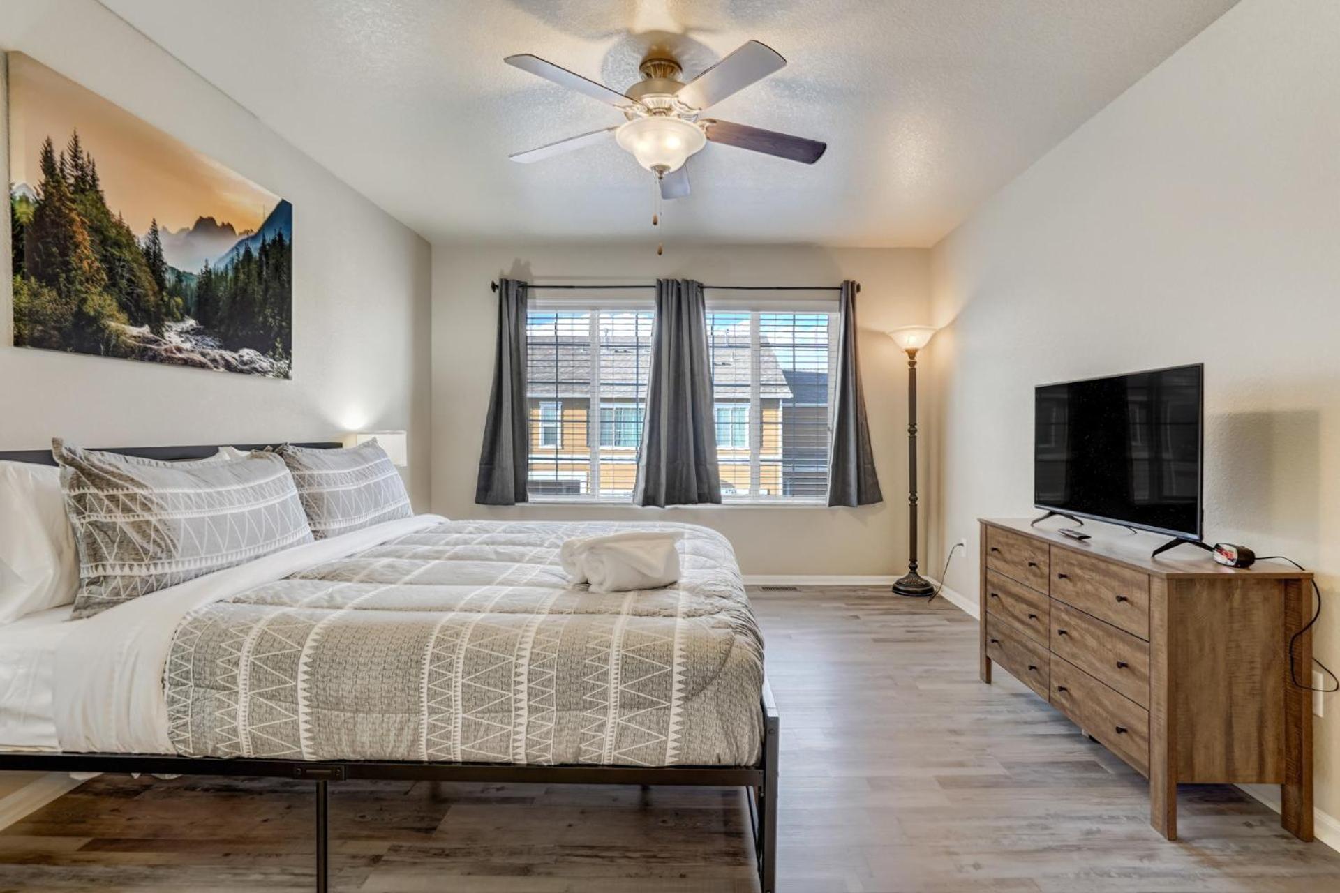 Painted Sky Corporate Oasis-mountain View-king Bed Holiday home Colorado Springs