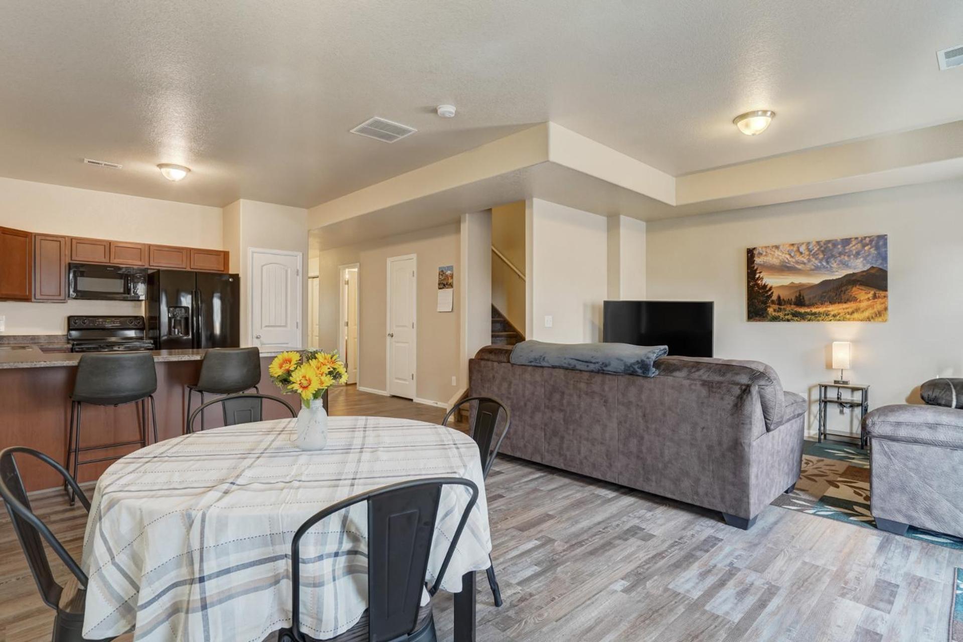 Painted Sky Corporate Oasis-mountain View-king Bed Colorado Springs