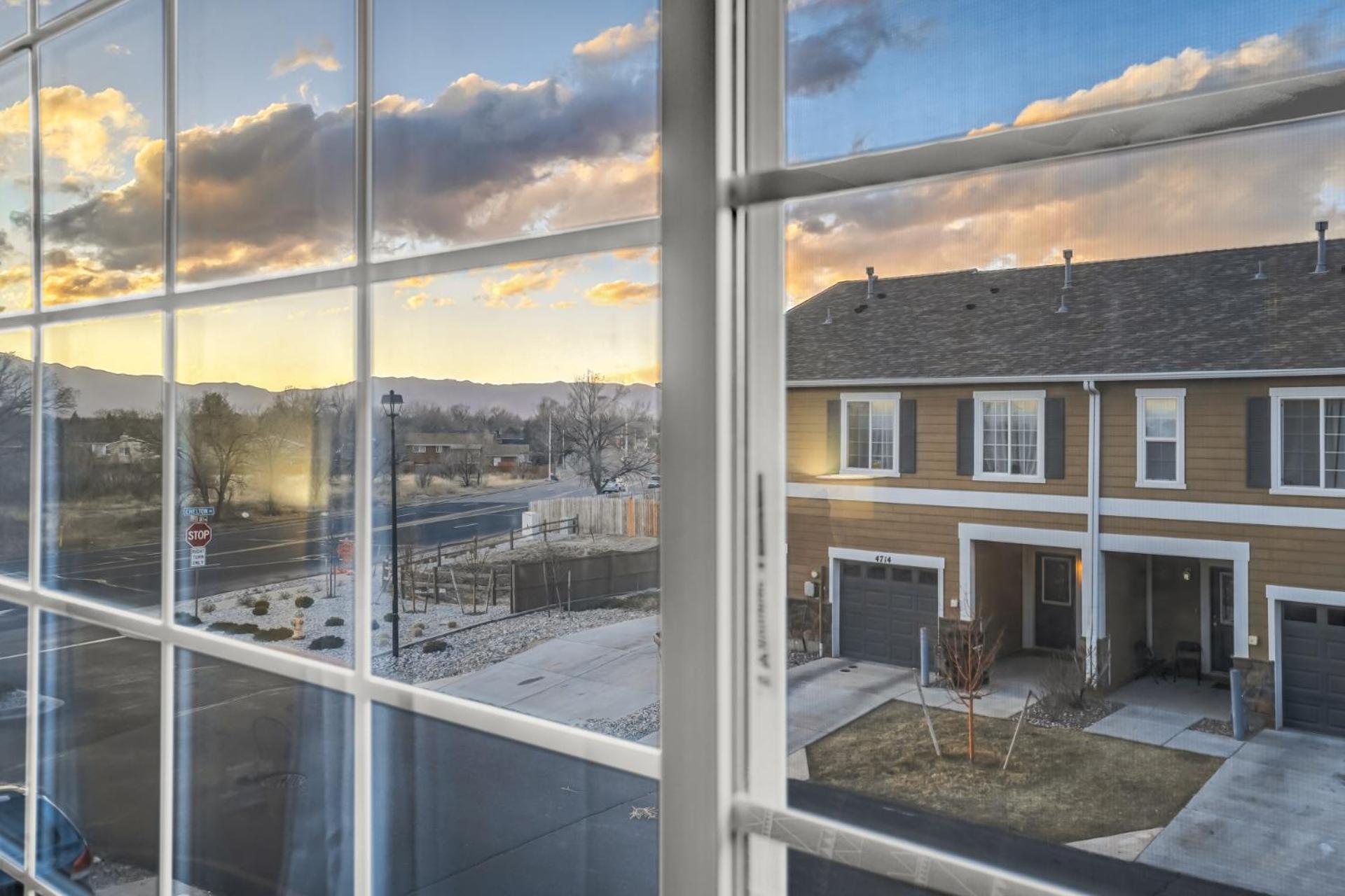 Painted Sky Corporate Oasis-mountain View-king Bed *