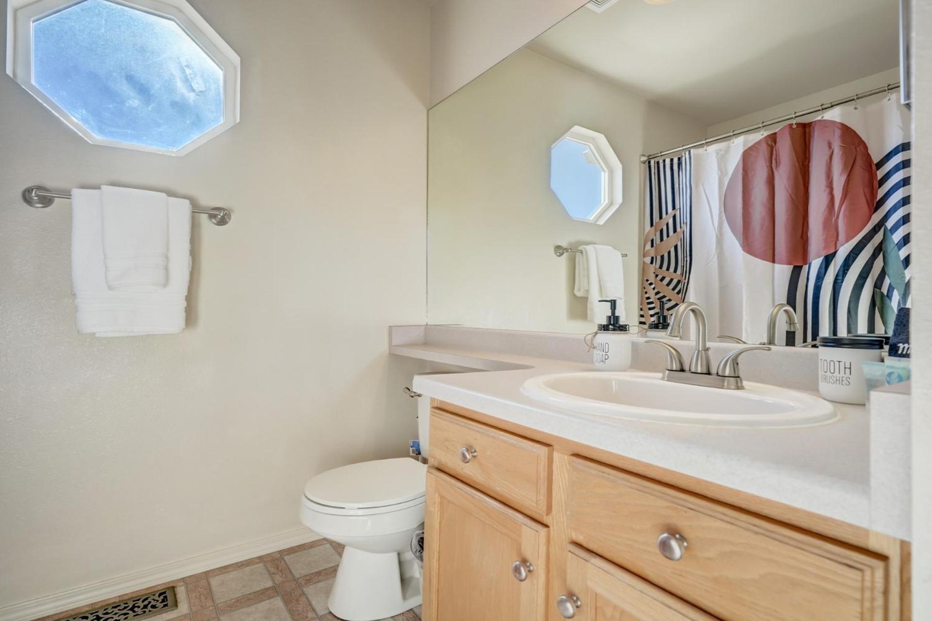 Springs Comforts - Pets Ok - Ping Pong - By Nestago Holiday home Colorado Springs