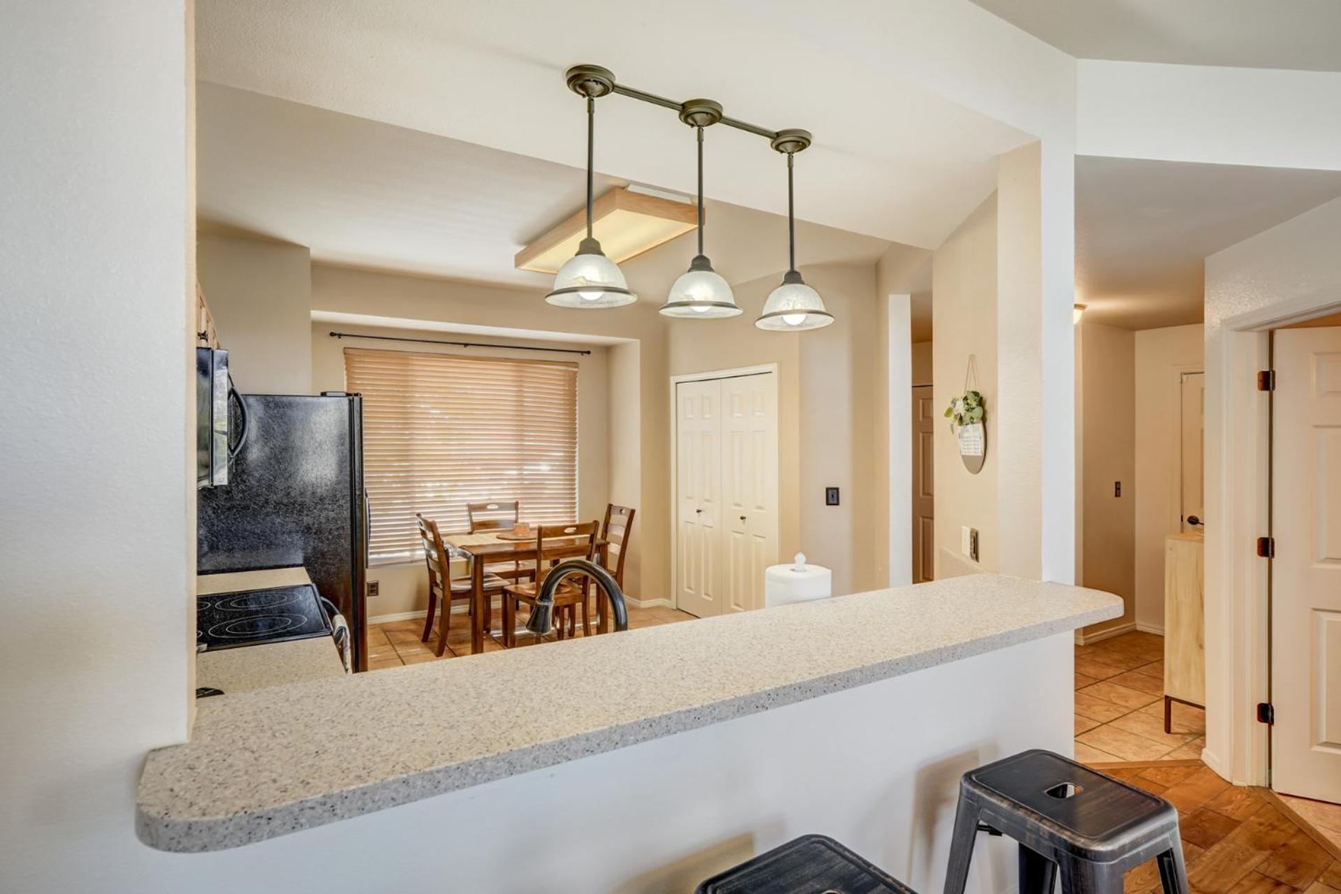 Springs Comforts - Pets Ok - Ping Pong - By Nestago Holiday home Colorado Springs