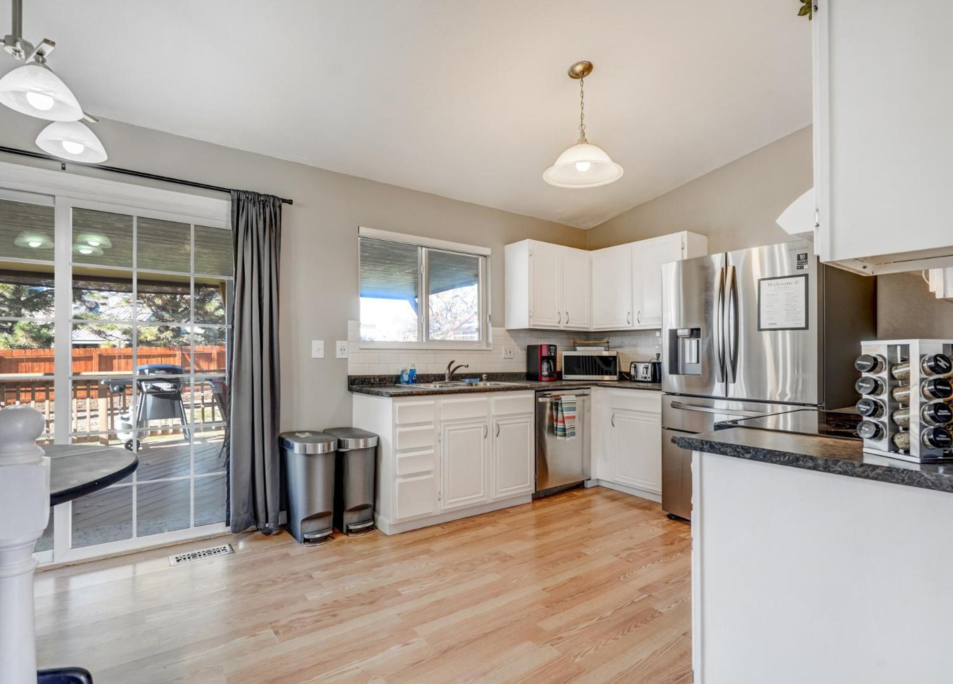 Mid-stay - Mountain View - Pets Ok - By Nestago Holiday home